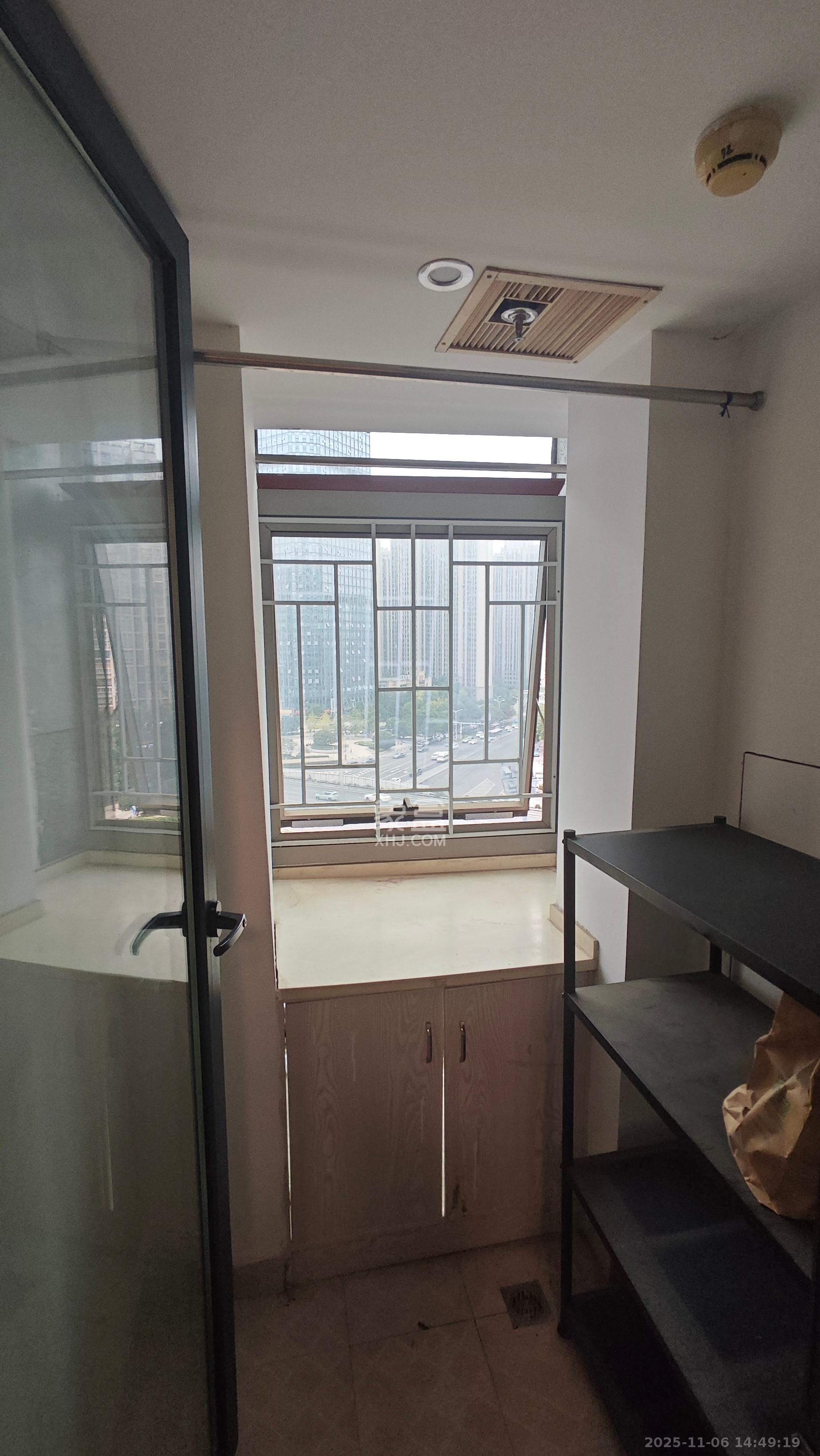 奥克斯广场  1室1厅1卫    1600.0元/月室内图