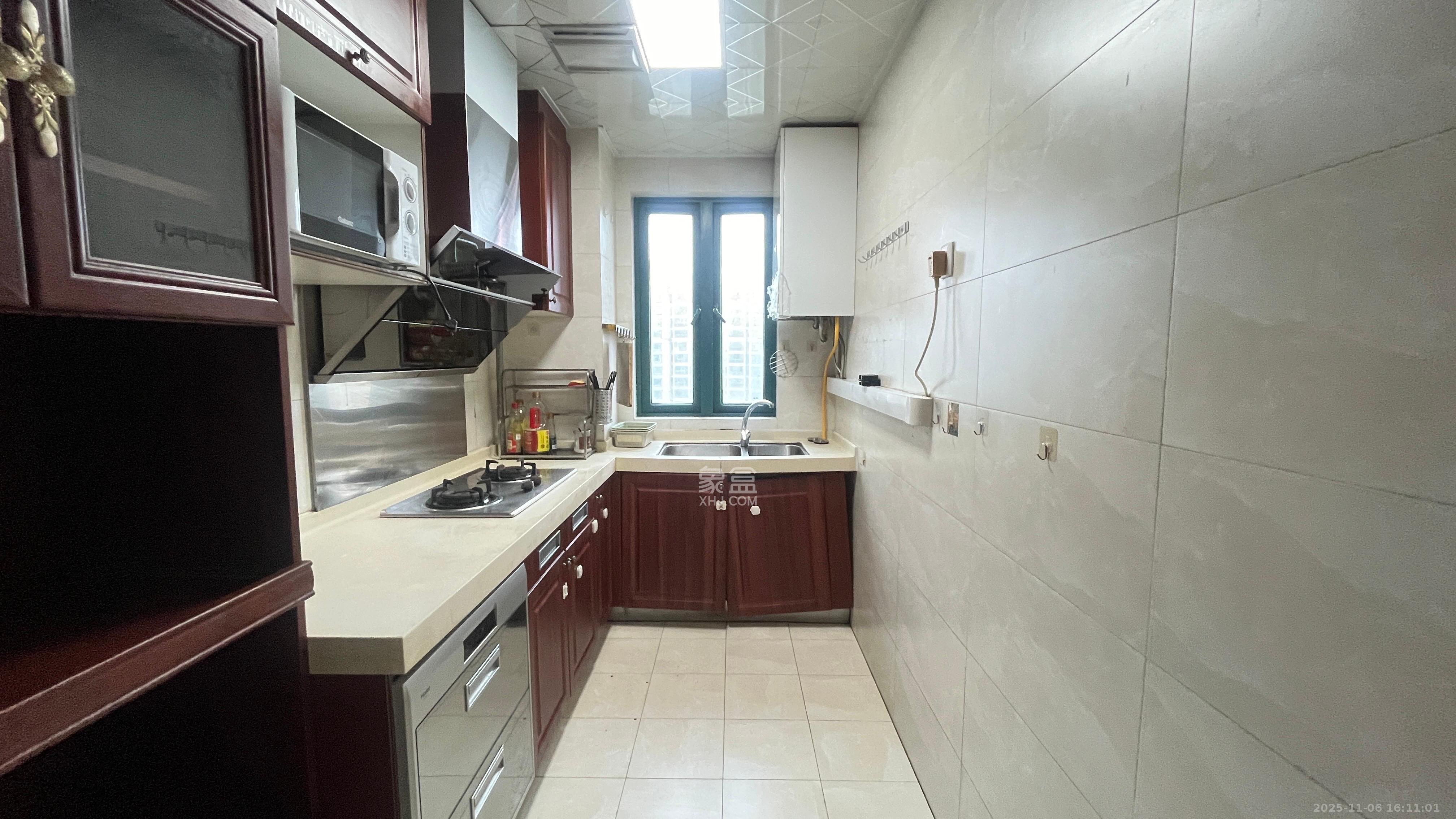 恒大雅苑 3室2厅2卫 2600.0元/月 恒大雅苑 3室2厅2卫 2600.0元/月室内图