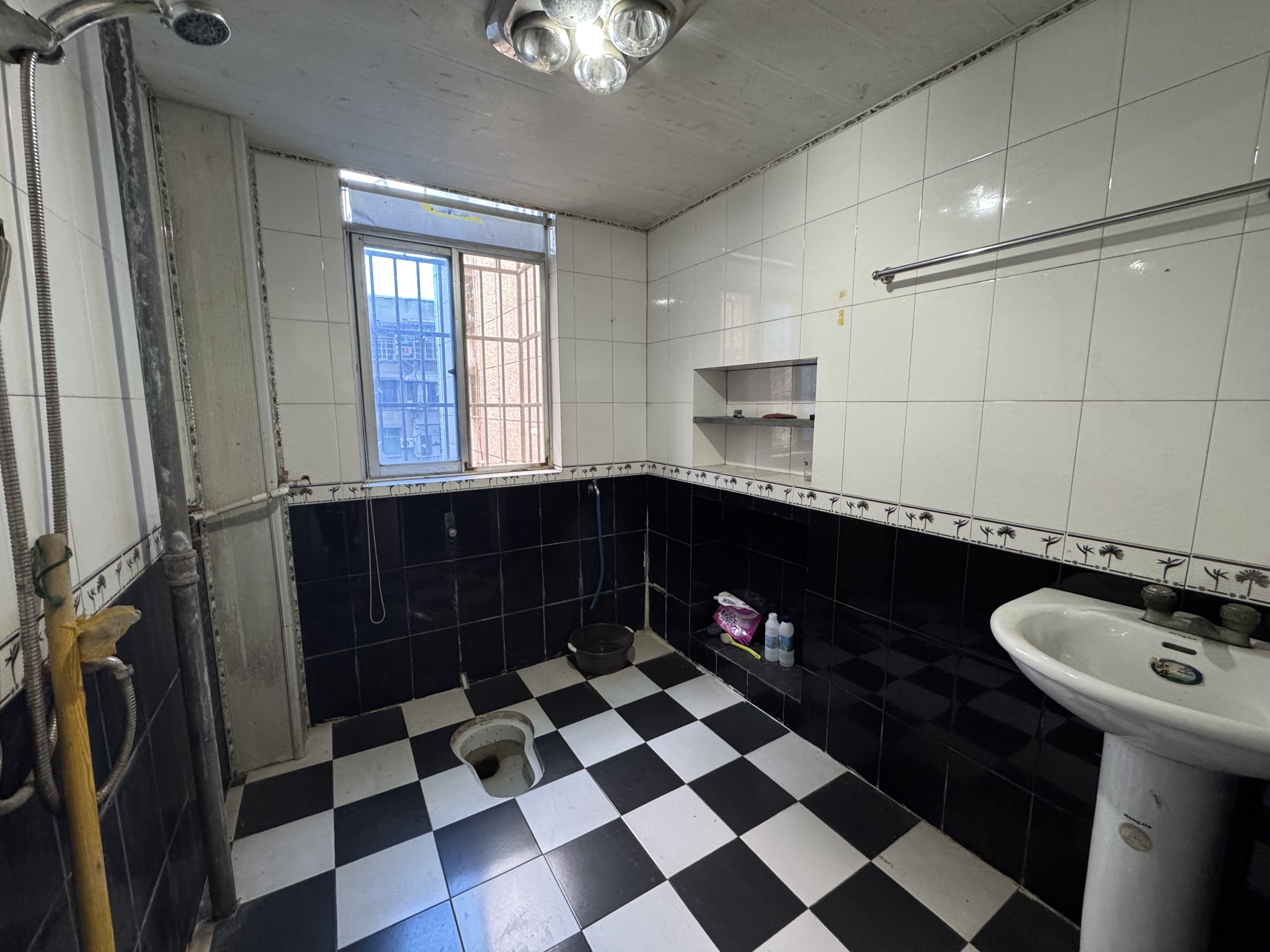 资阳区汽车路办事处三圣殿社区 3室2厅2卫 32.8万 资阳区汽车路办事处三圣殿社区 3室2厅2卫 32.8万卫生间