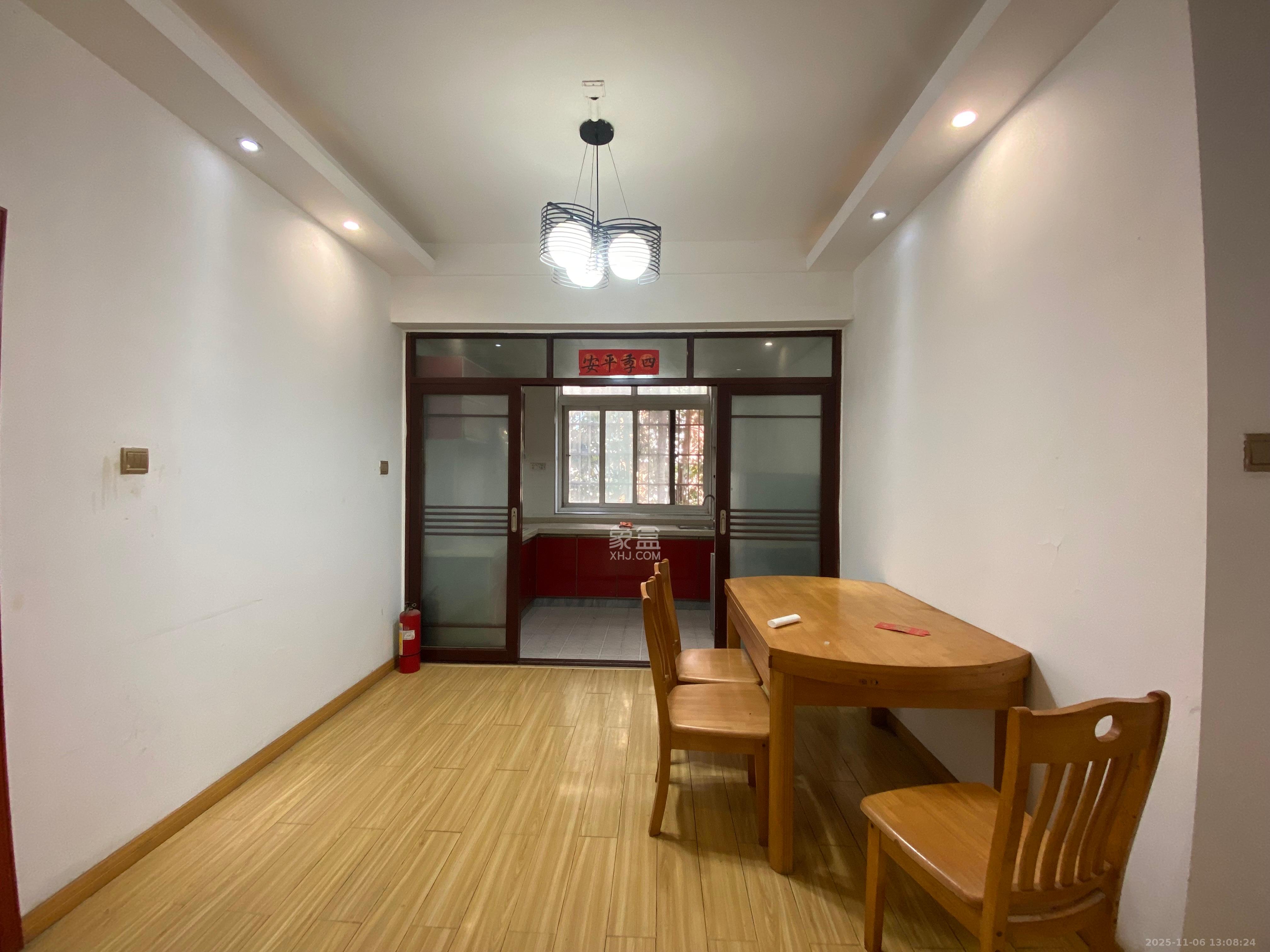 山水湾  3室2厅2卫    1700.0元/月室内图