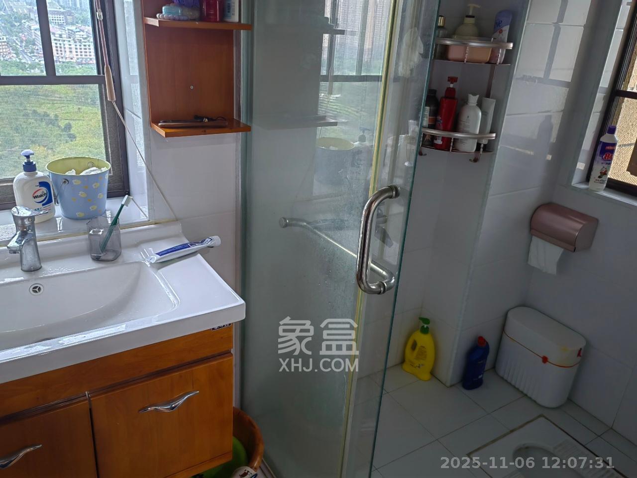 星湖湾一期高层 3室2厅2卫 2200.0元/月 星湖湾一期高层 3室2厅2卫 2200.0元/月室内图