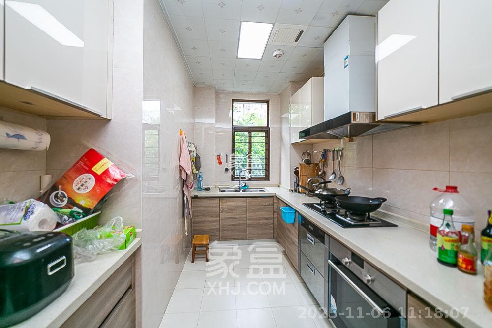 第六都（陆都小区）  4室2厅2卫    4500.0元/月室内图