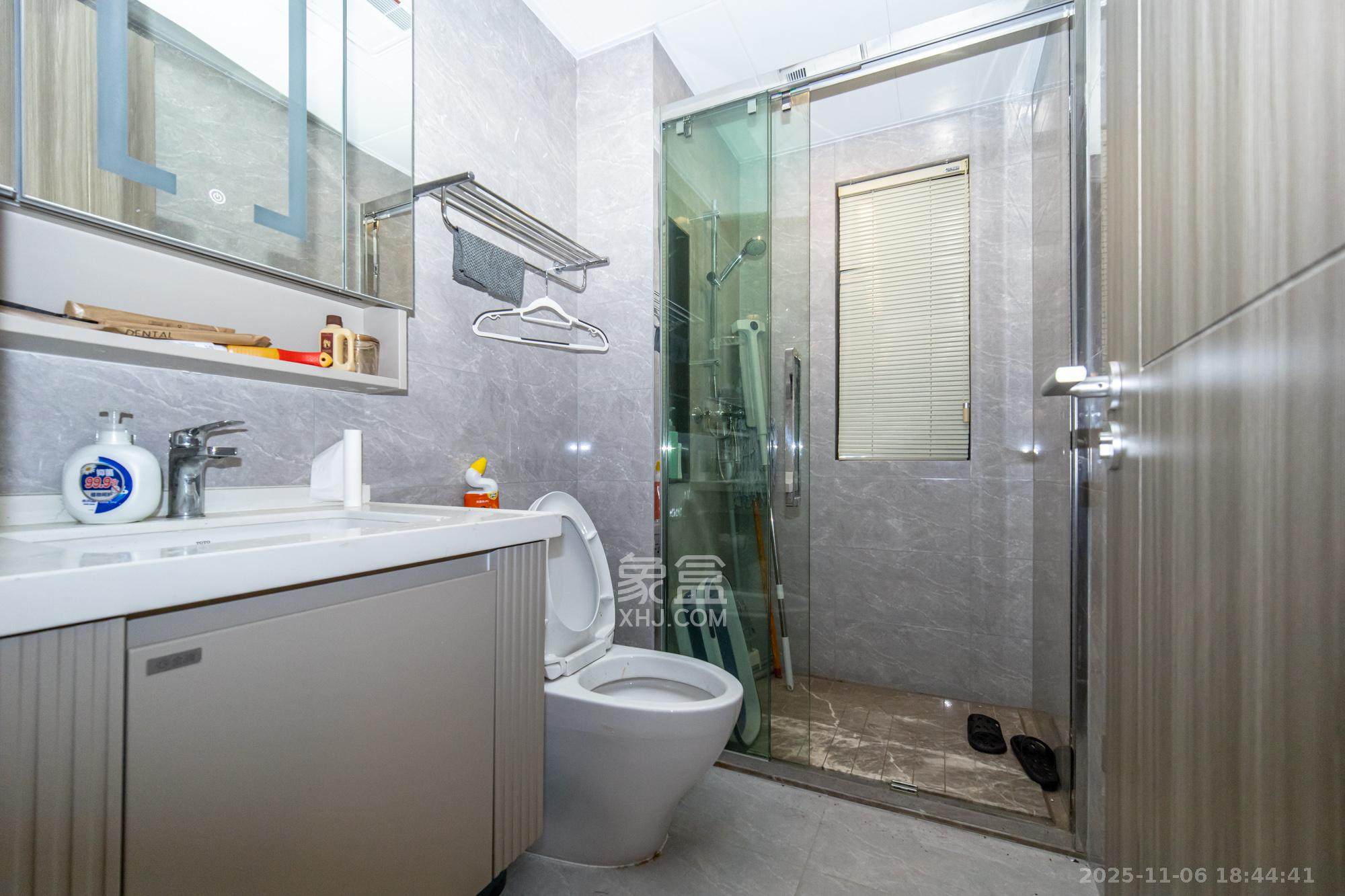 三一云谷  3室2厅2卫    110.0万卫生间