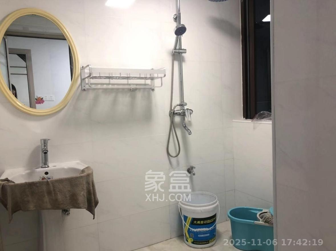 惟盛园 1室2厅1卫 2400.0元/月 惟盛园 1室2厅1卫 2400.0元/月室内图