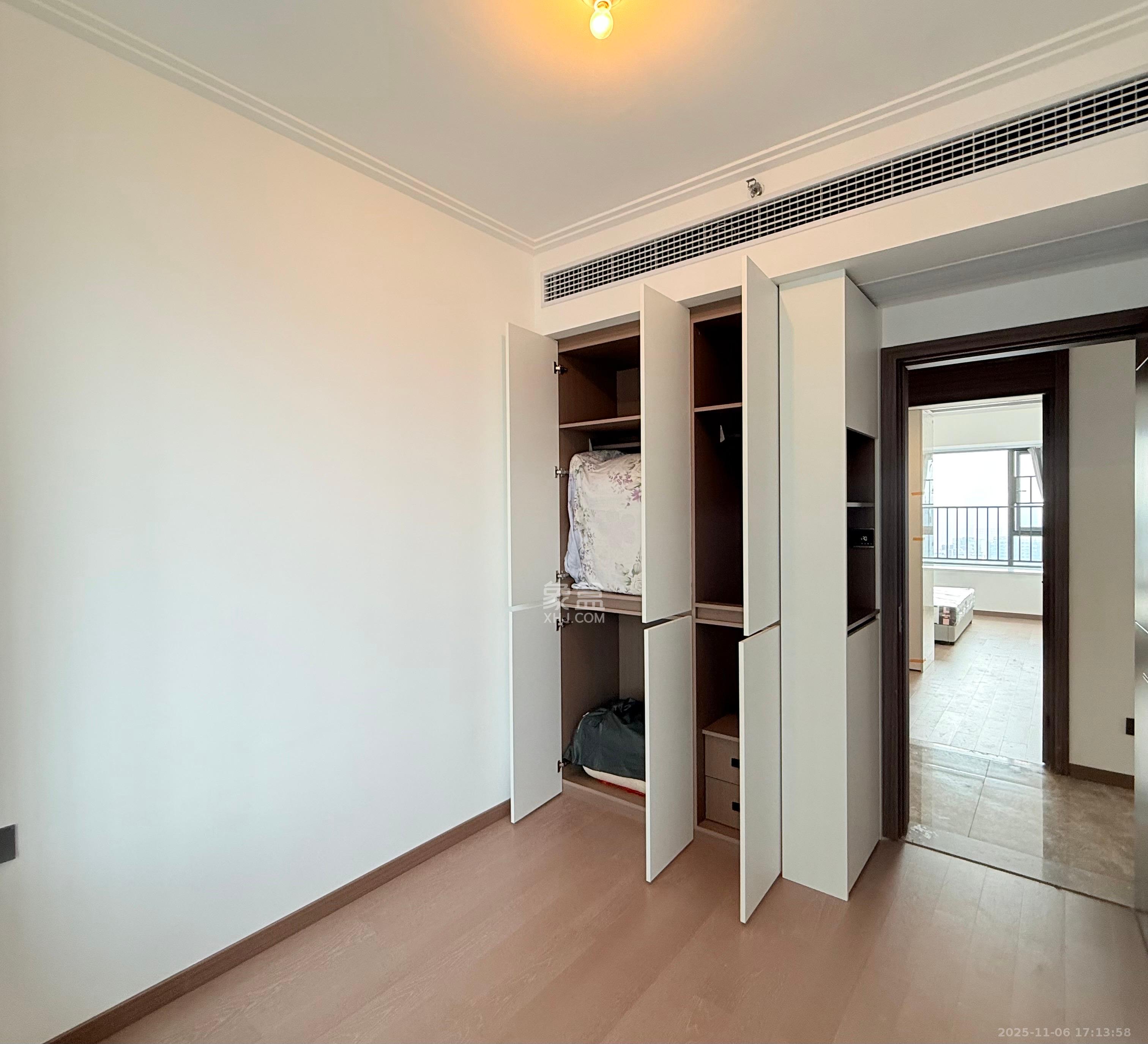 绿地V岛  4室2厅2卫    4500.0元/月室内图