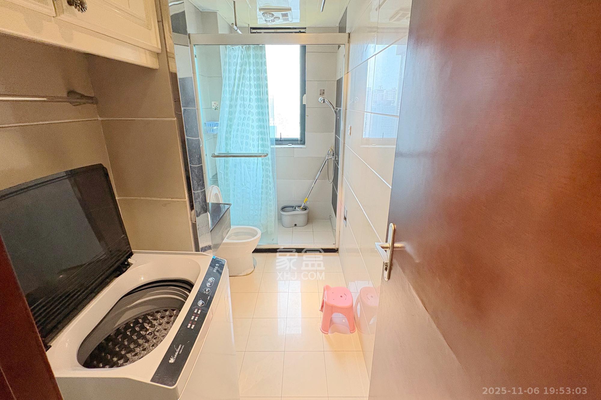 中天广场  3室2厅1卫    116.0万卫生间