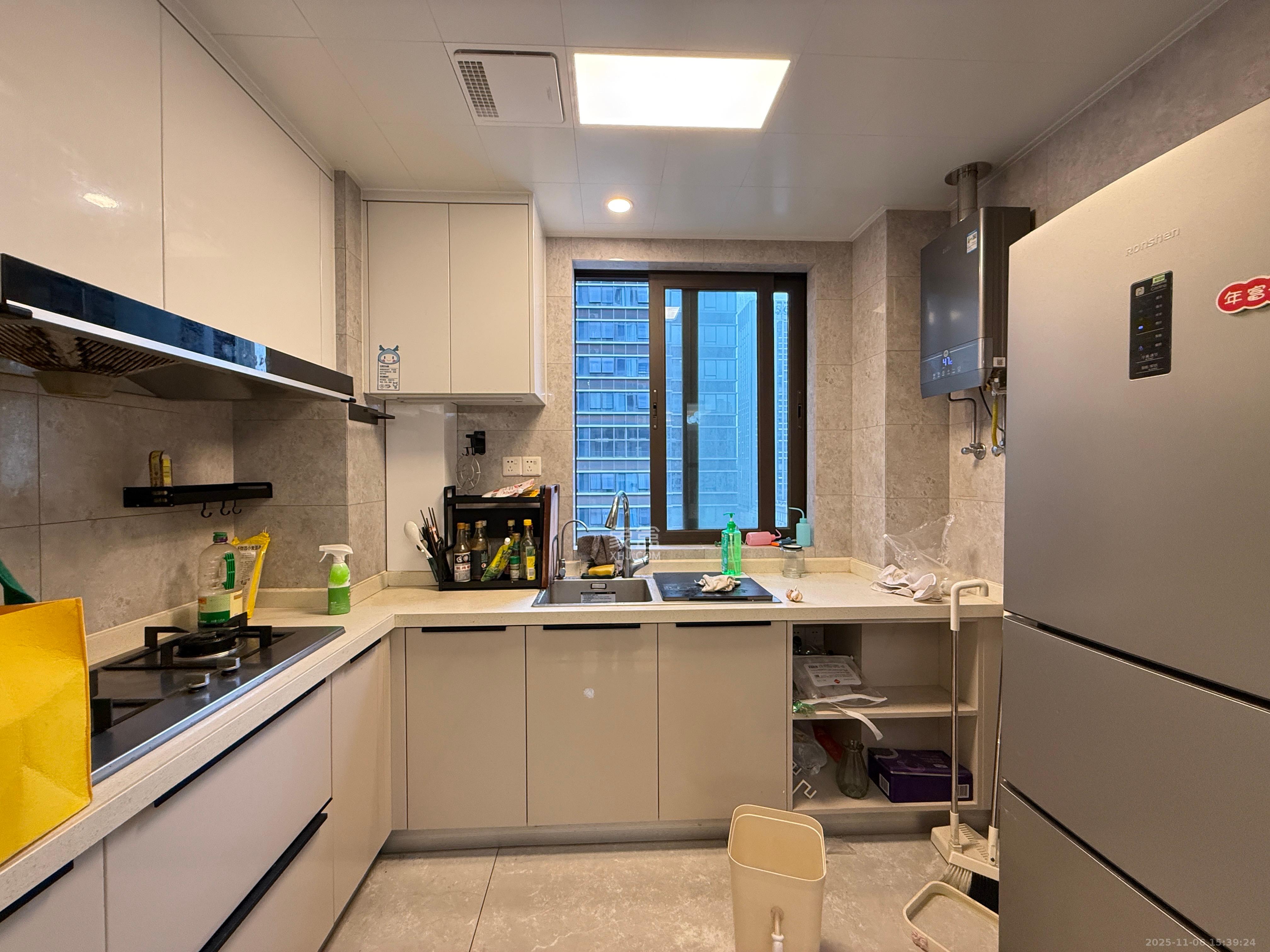 龙湖铂金中心（龙湖春江郦城）  3室2厅2卫    4800.0元/月室内图1