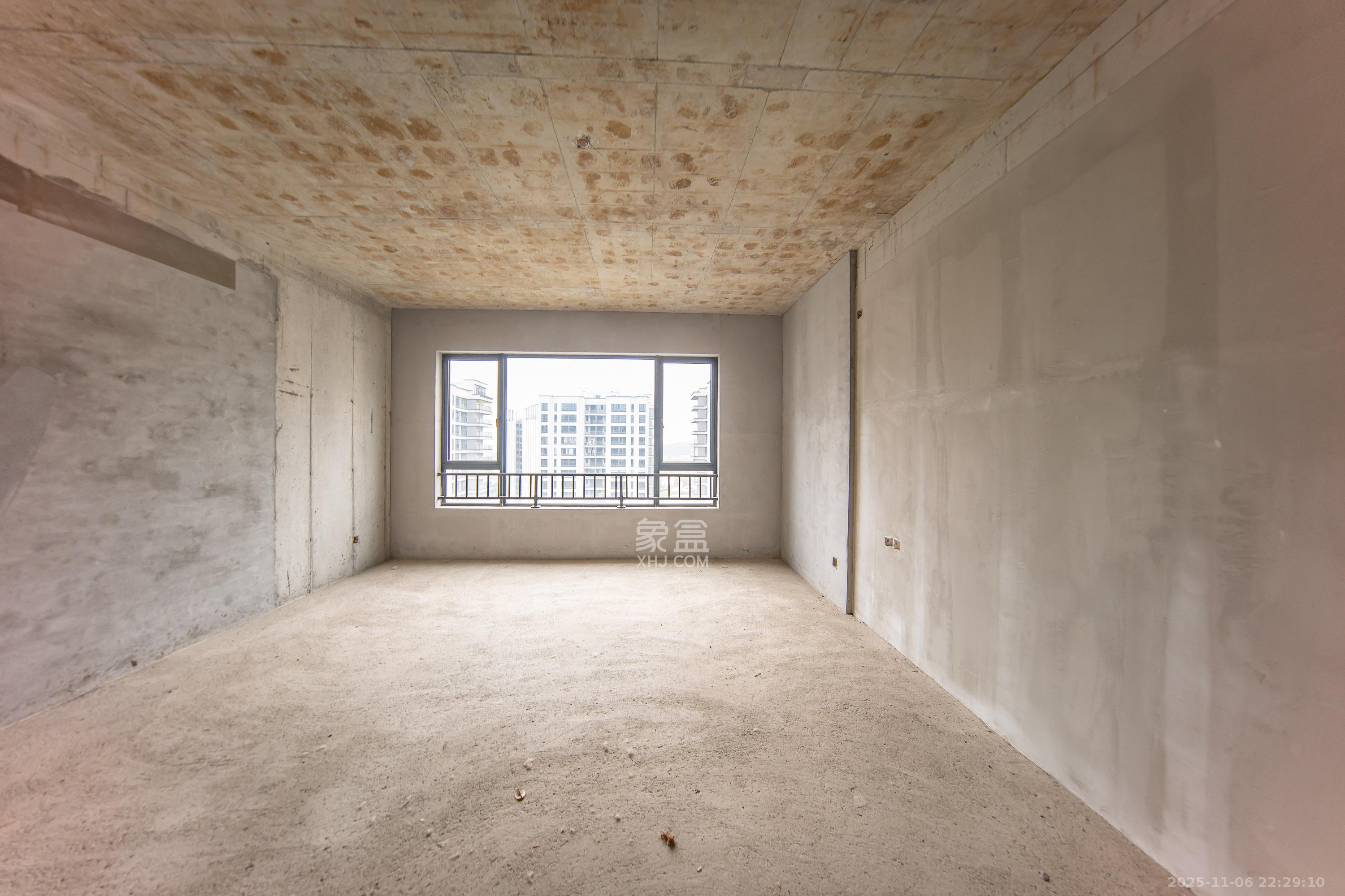 梦想麓隐桐溪  5室2厅3卫    368.0万卧室