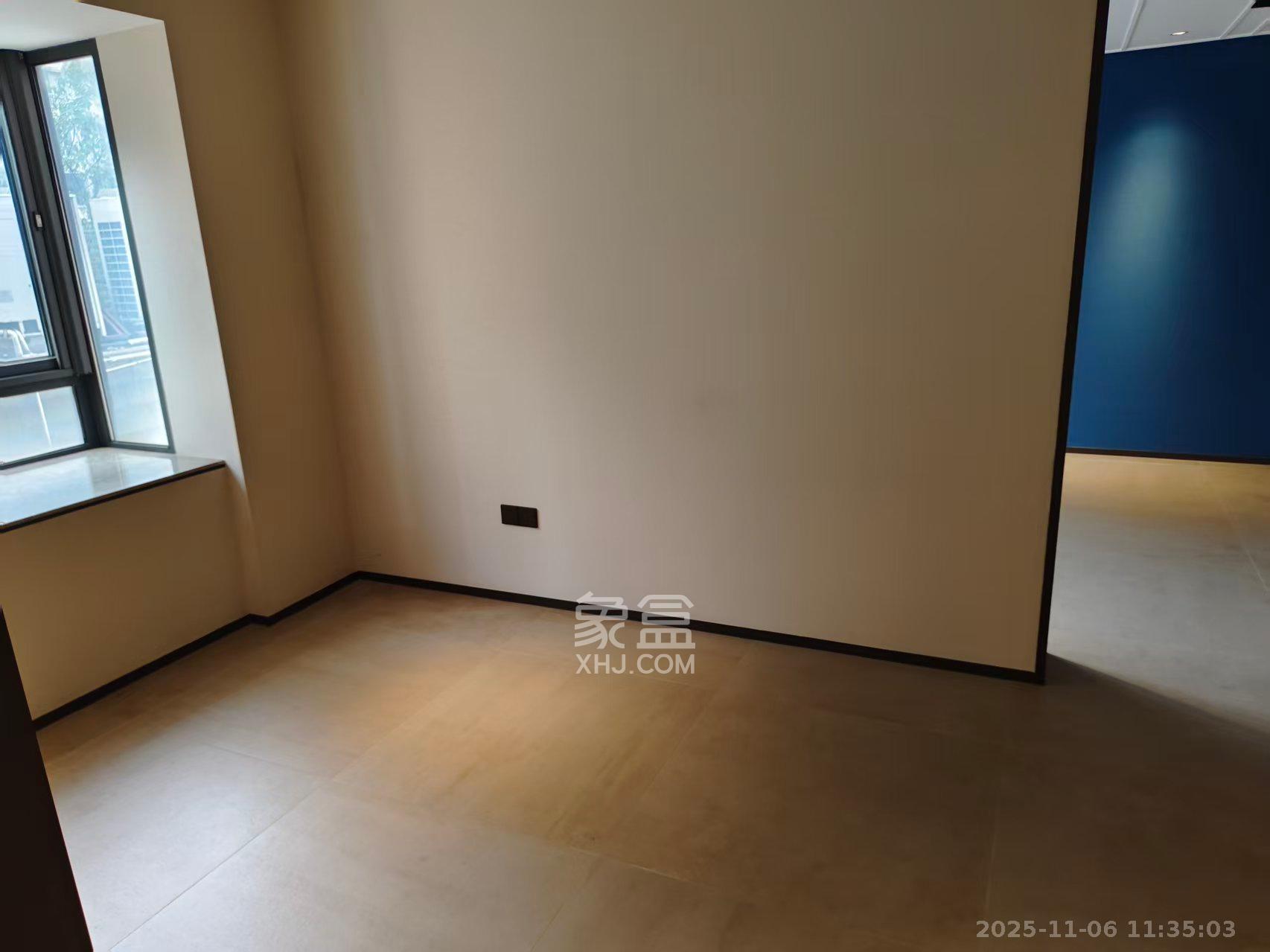 华城广场  1室2厅1卫    12500.0元/月室内图