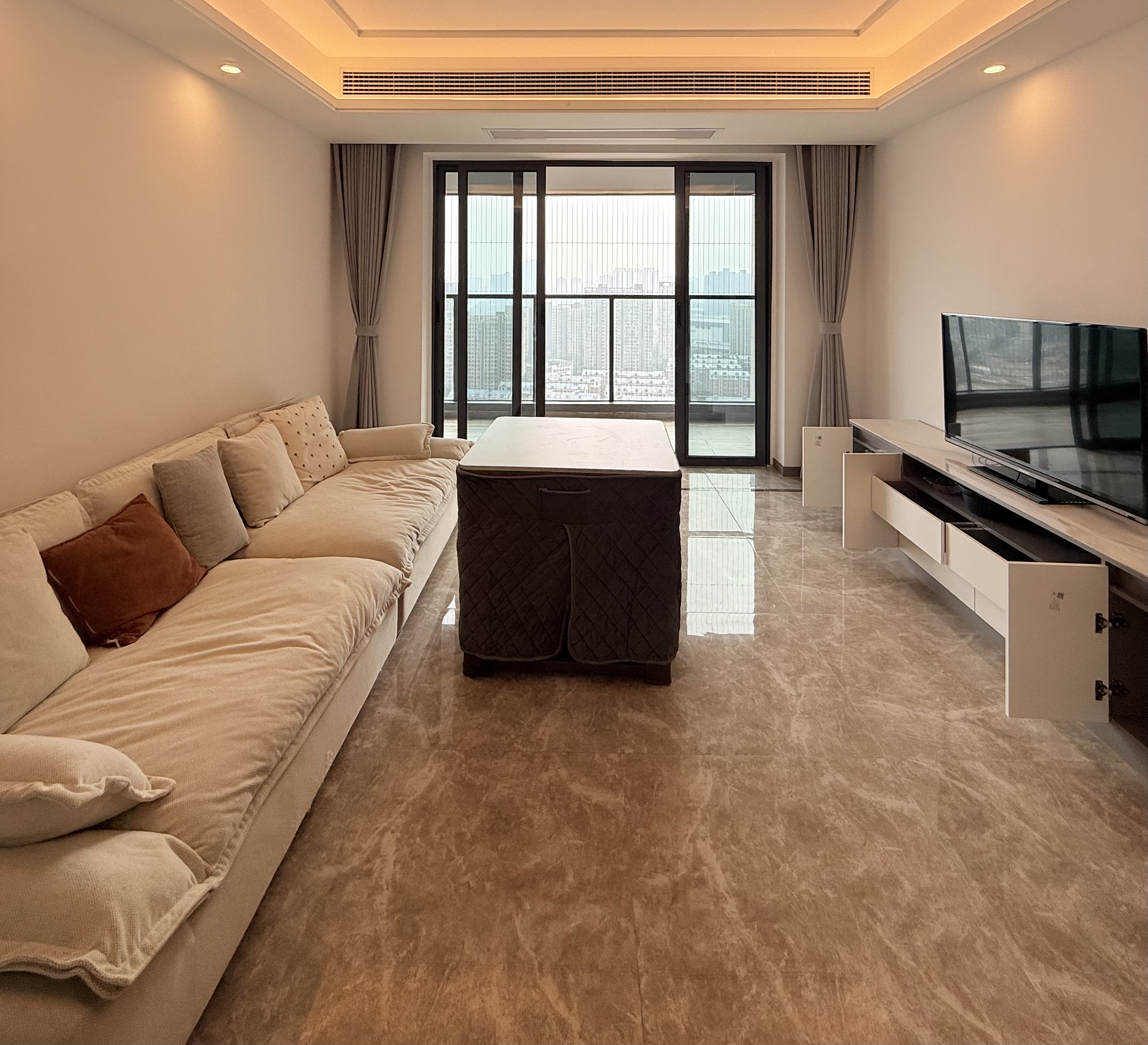 绿地V岛  4室2厅2卫    4500.0元/月户型图