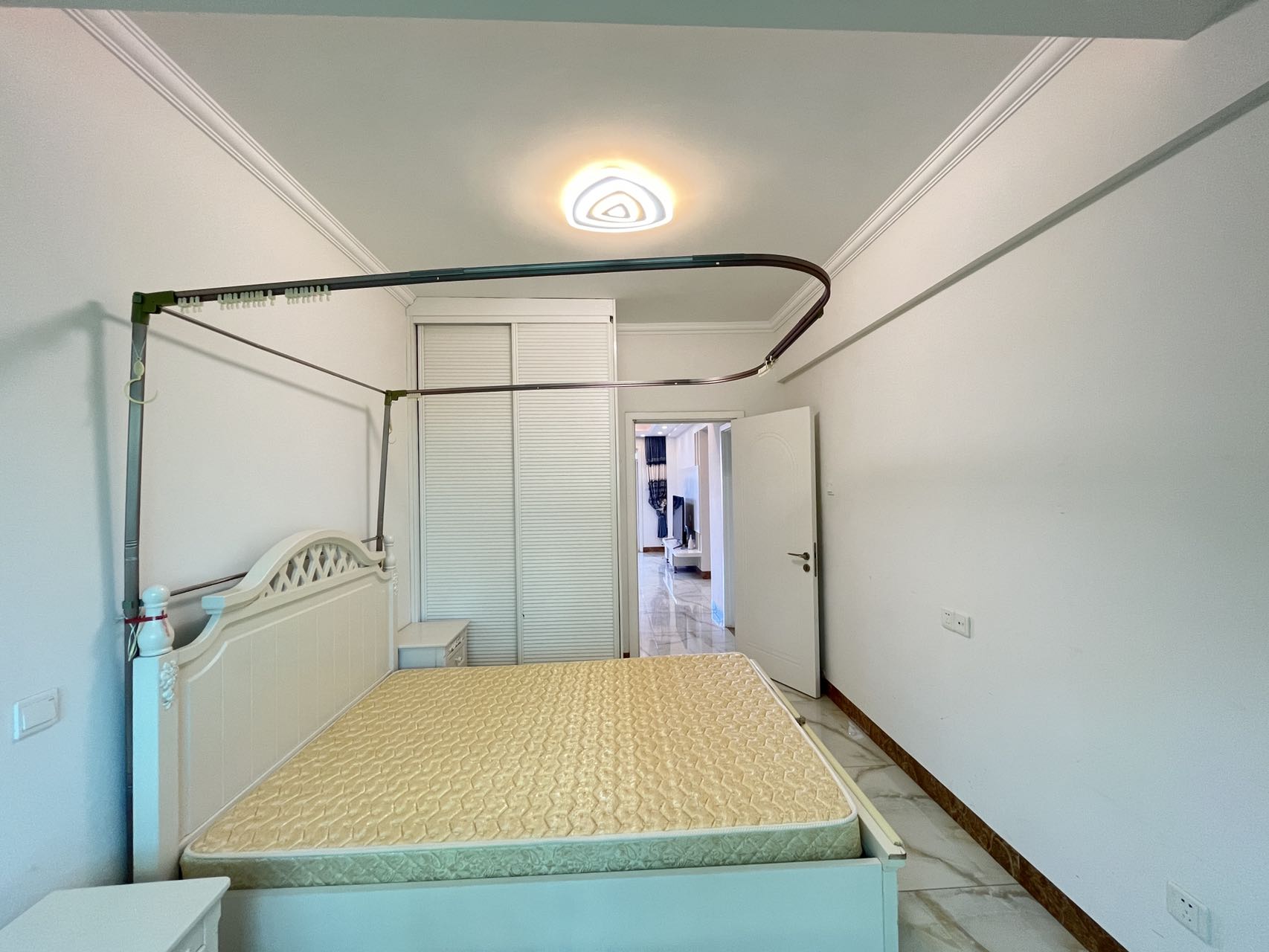 鑫元中公寓 2室2厅1卫 2500.0元/月 鑫元中公寓 2室2厅1卫 2500.0元/月室内图