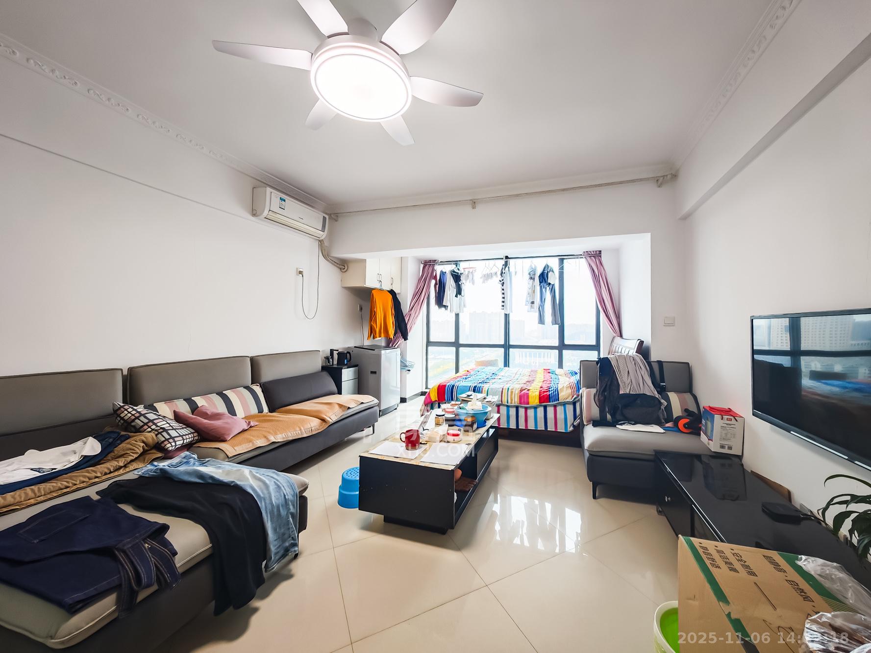 极目楚天 1室0厅0卫 27.0万 极目楚天 1室0厅0卫 27.0万客厅