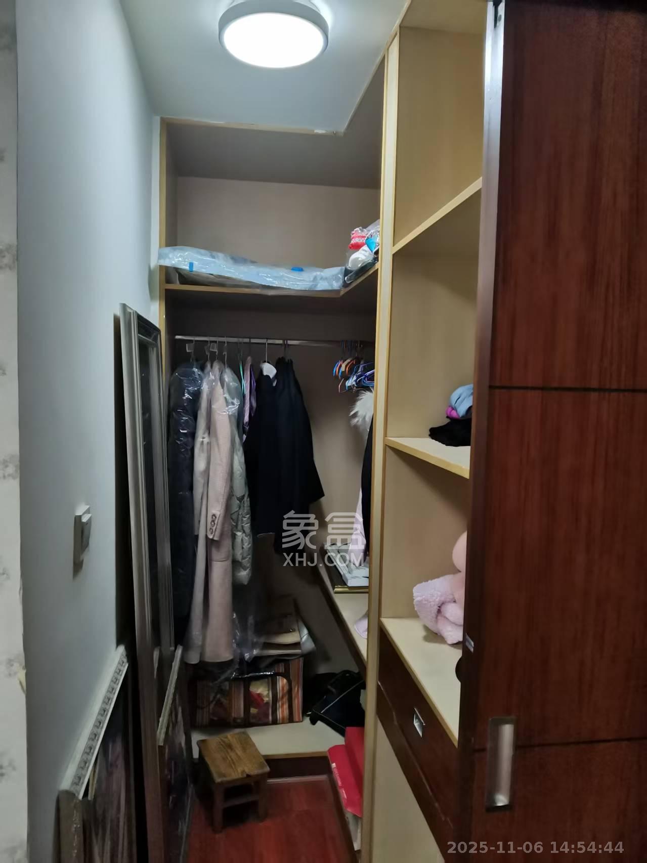 新世纪家园  3室2厅1卫    2700.0元/月室内图