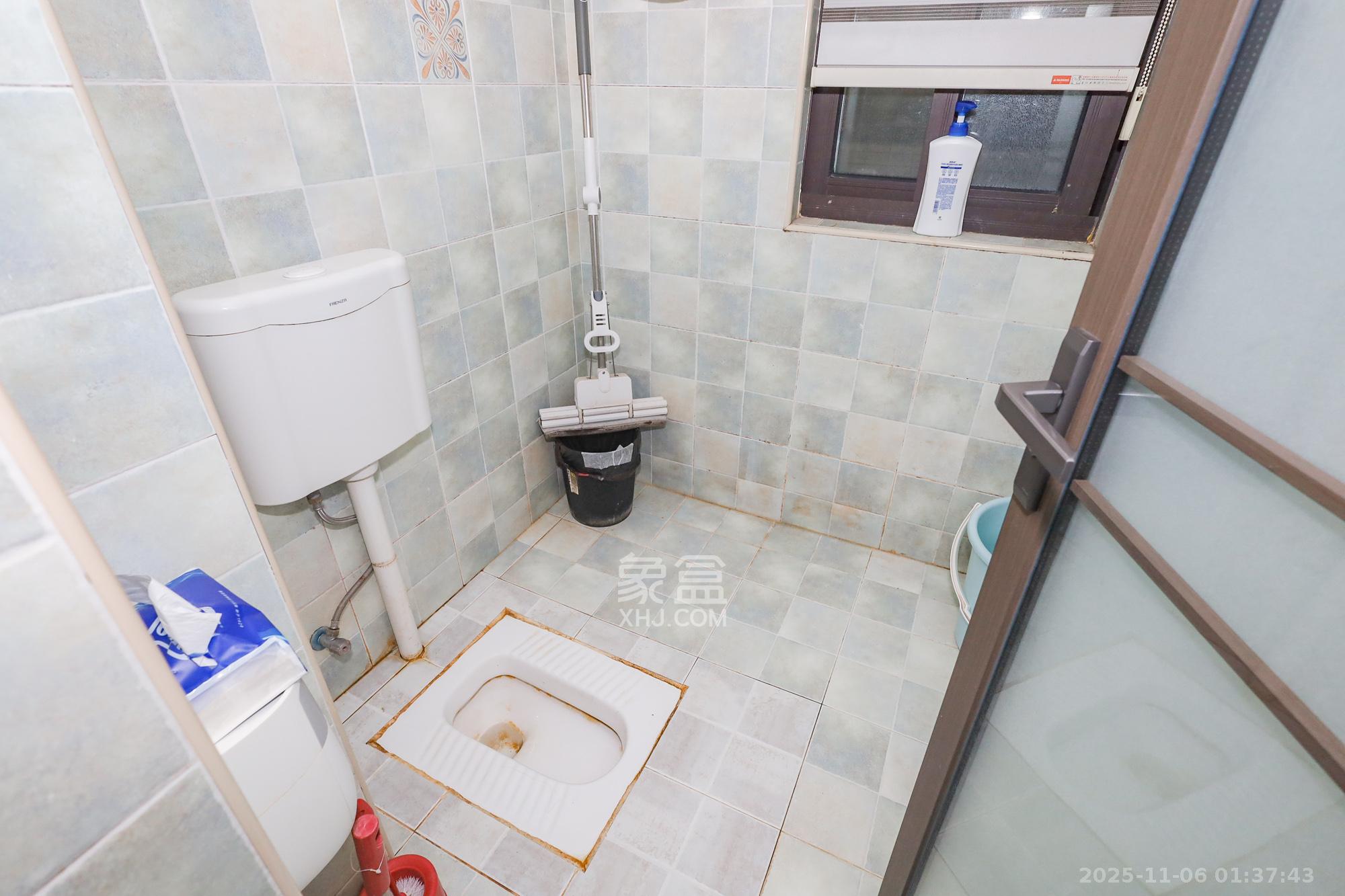 钰龙天下二期(钰龙佳园) 3室2厅1卫 235.0万 钰龙天下二期(钰龙佳园) 3室2厅1卫 235.0万卫生间