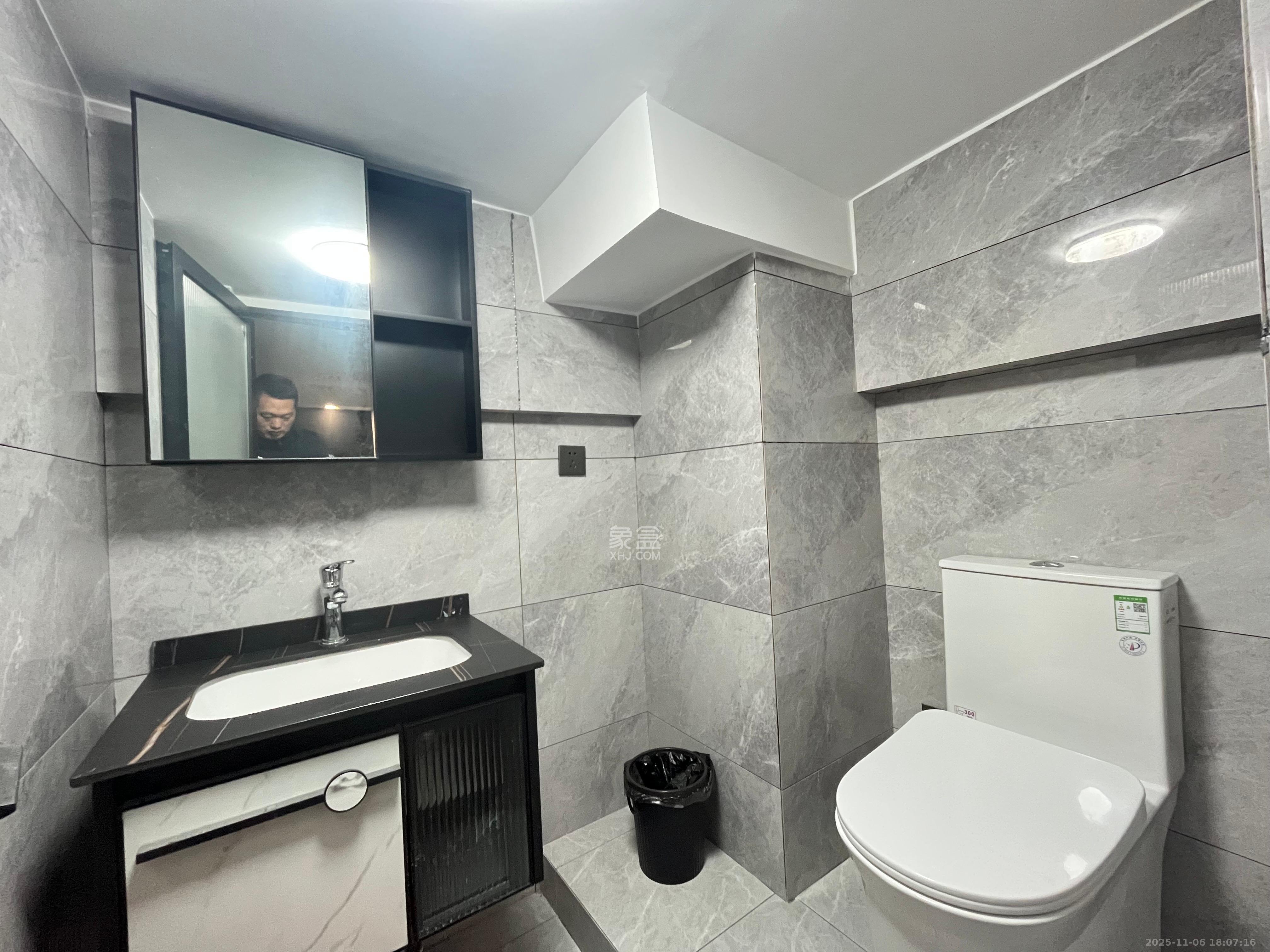 藏珑湖上公馆  2室1厅2卫    2400.0元/月室内图