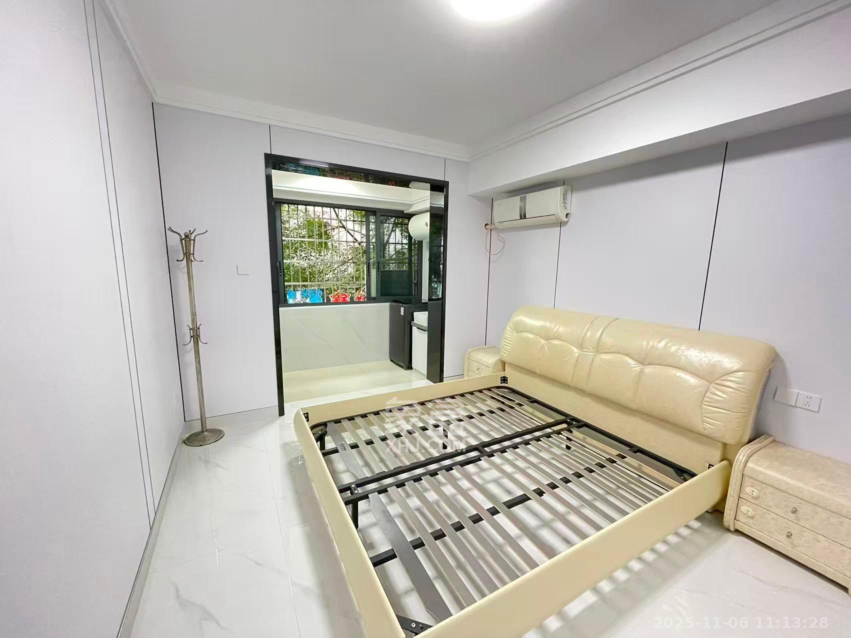 中南汽车世界  1室1厅1卫    1300.0元/月室内图