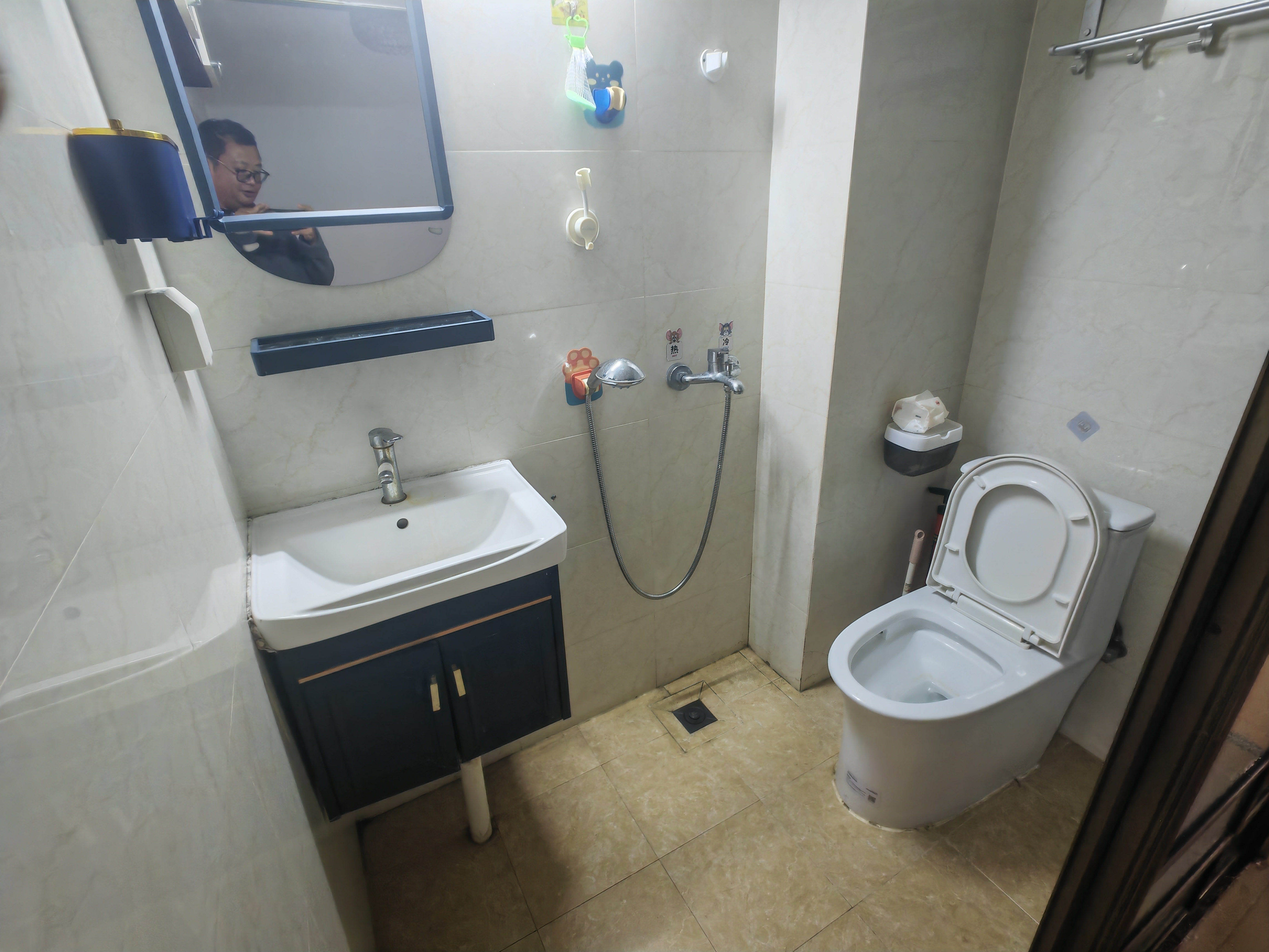 华林广场 2室1厅1卫 2000.0元/月 华林广场 2室1厅1卫 2000.0元/月室内图