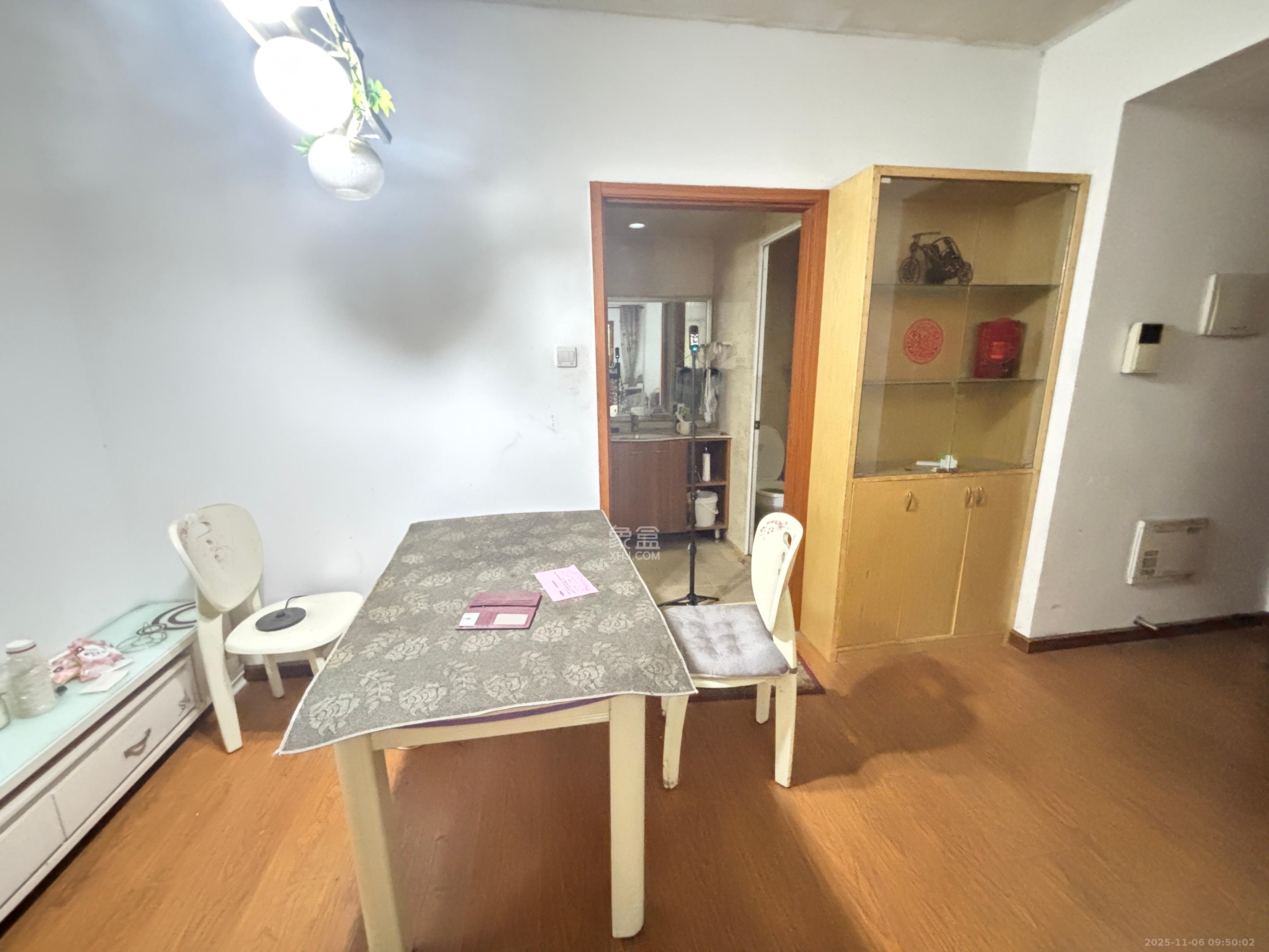 花漾年华（桂花园）  1室2厅1卫    2500.0元/月室内图