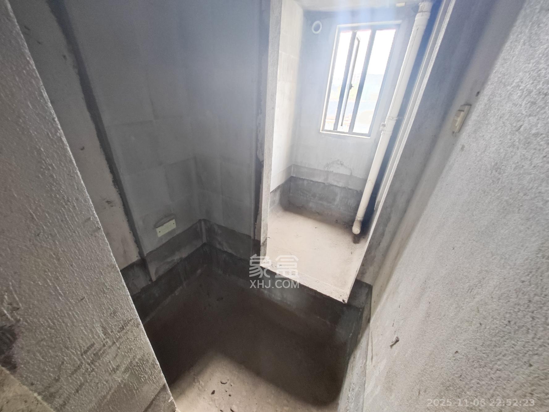 五矿万境园  4室2厅2卫    175.0万卫生间