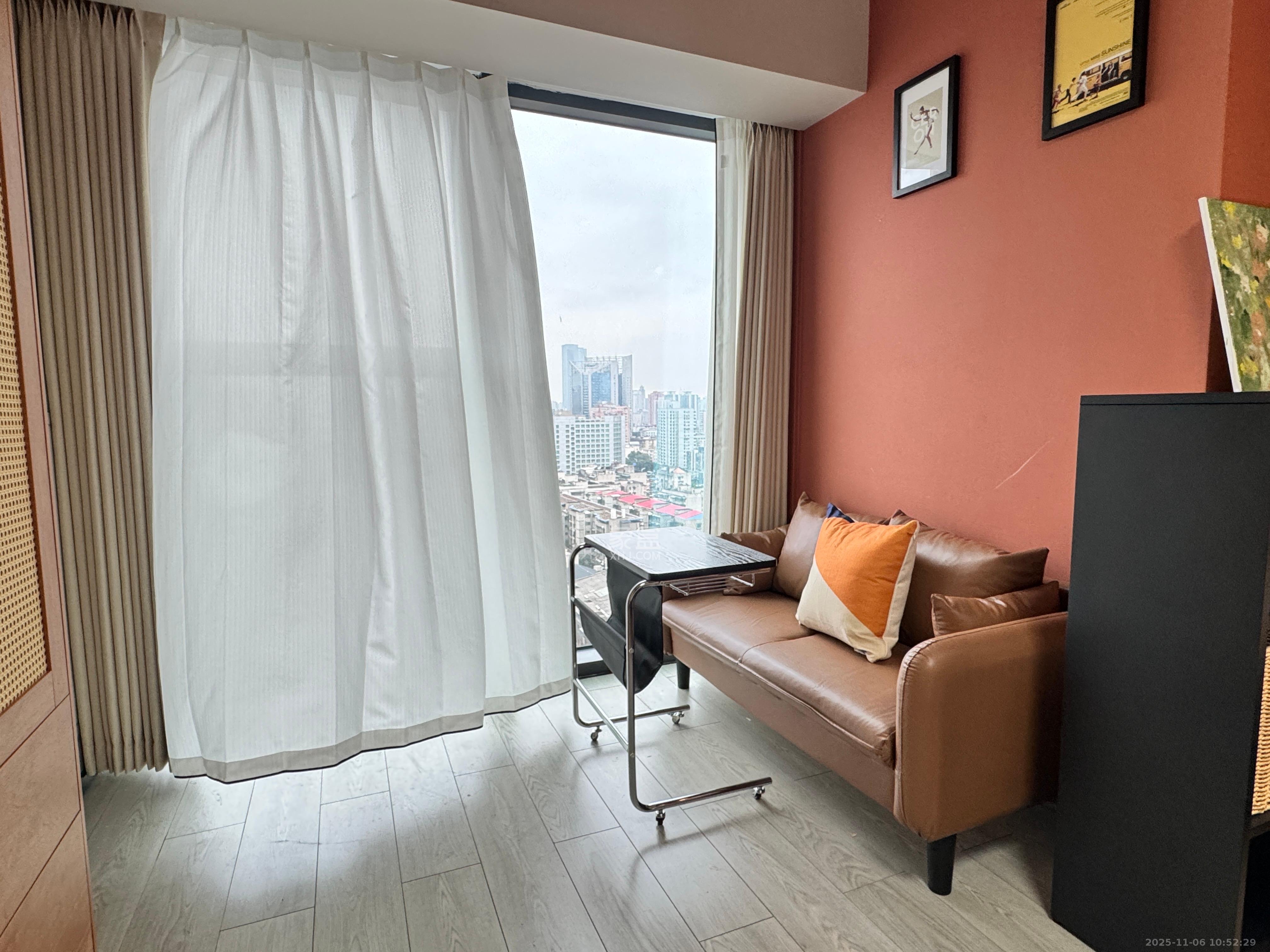 华润置地中心 1室1厅1卫 2400.0元/月 华润置地中心 1室1厅1卫 2400.0元/月室内图