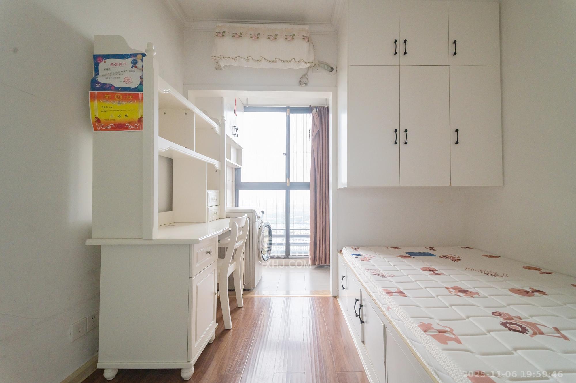 华润置地广场一期 3室3厅1卫 69.8万 华润置地广场一期 3室3厅1卫 69.8万卧室