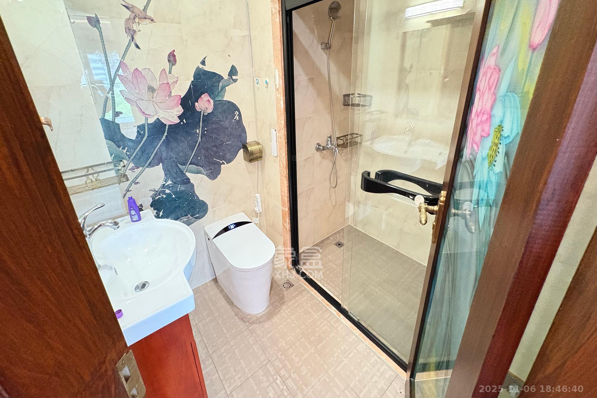 向阳门第  4室2厅2卫    198.0万卫生间