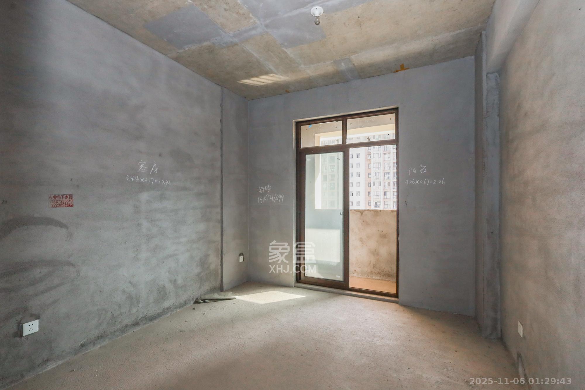 阳光丽城二期  4室2厅2卫    190.0万卧室