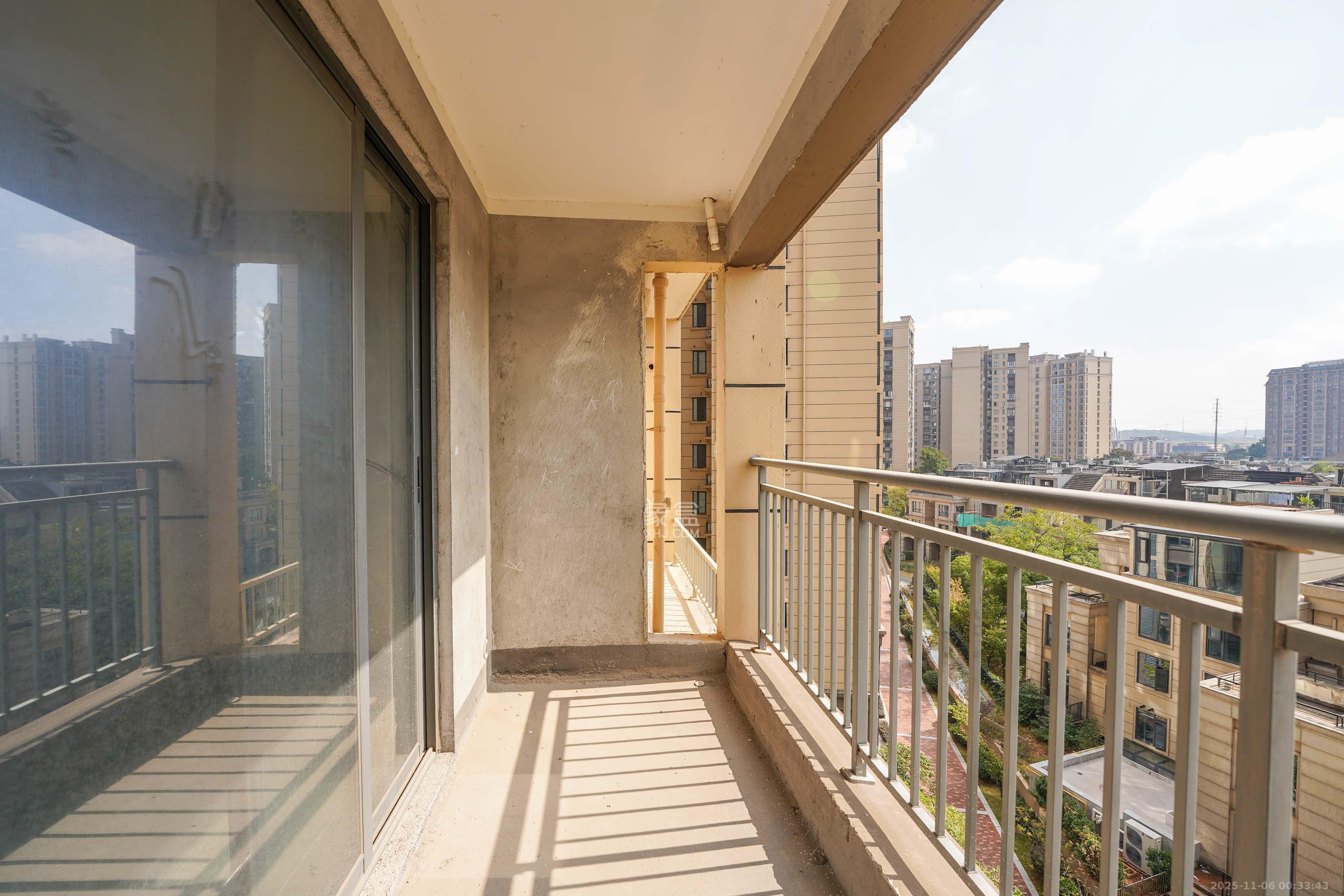 卢浮原著 4室2厅2卫 100.0万 卢浮原著 4室2厅2卫 100.0万阳台