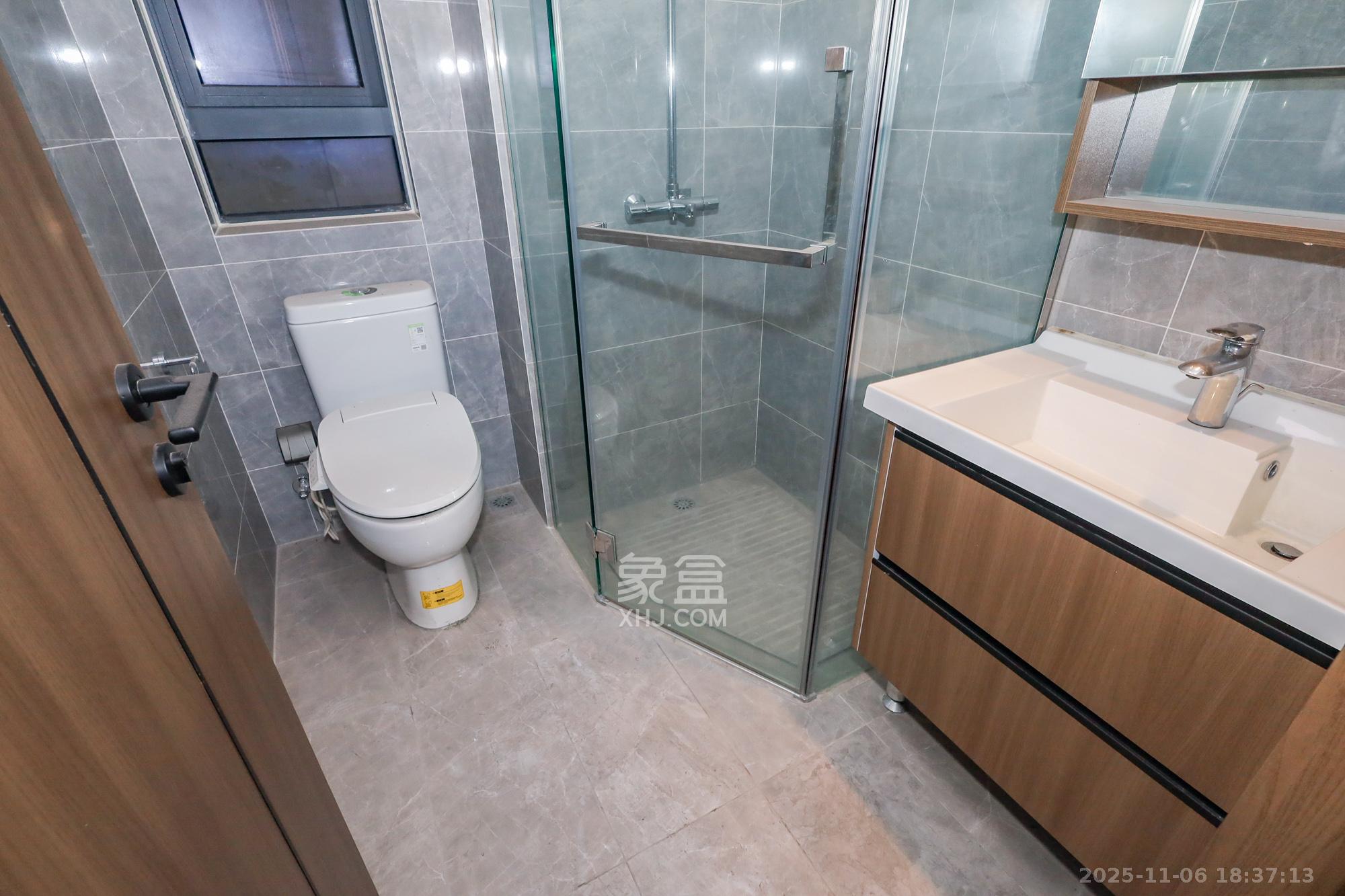 卓越中寰 1室0厅0卫 185.0万 卓越中寰 1室0厅0卫 185.0万卫生间