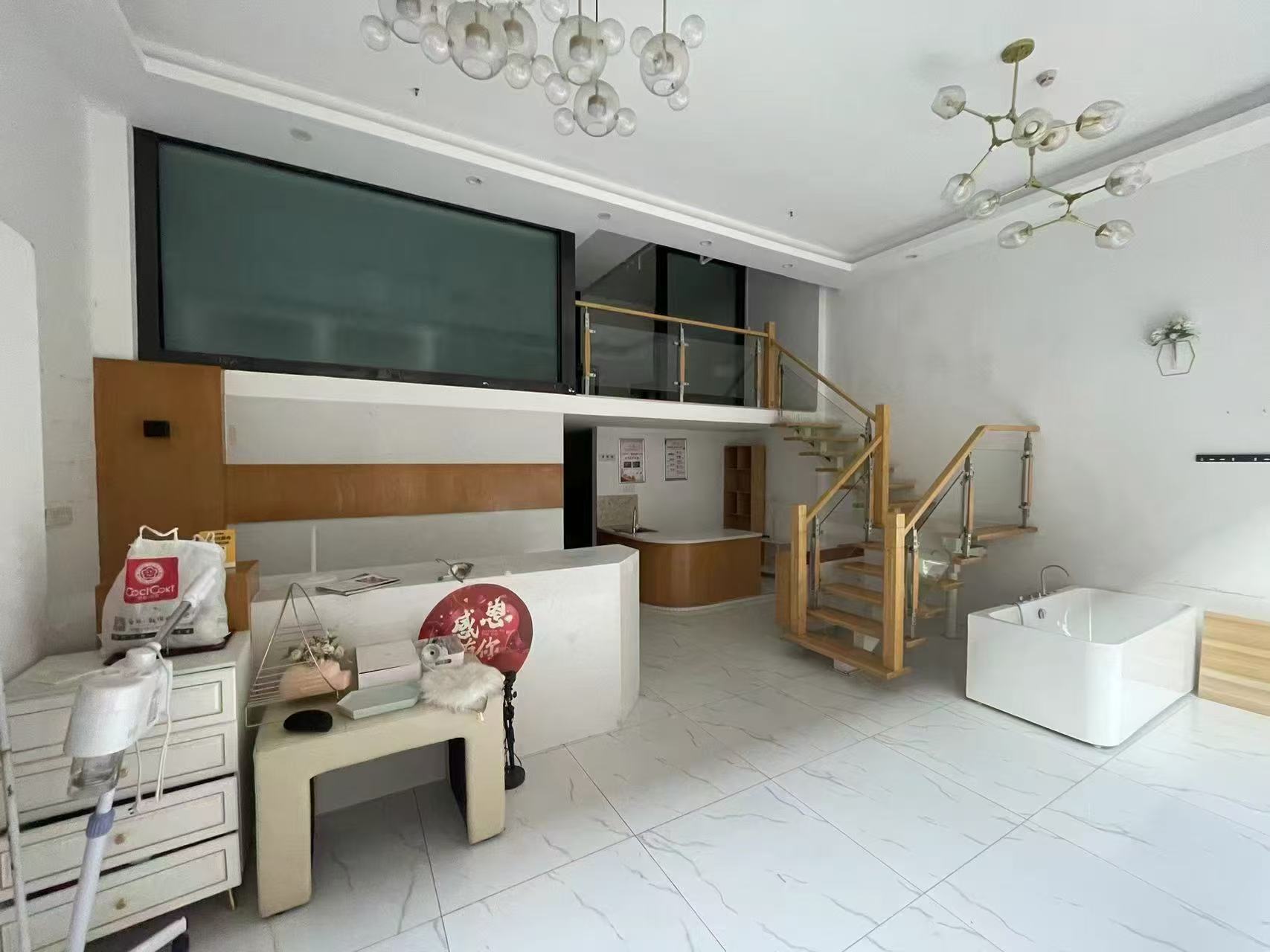 融冠亲城  5室1厅1卫    4000.0元/月室内图1