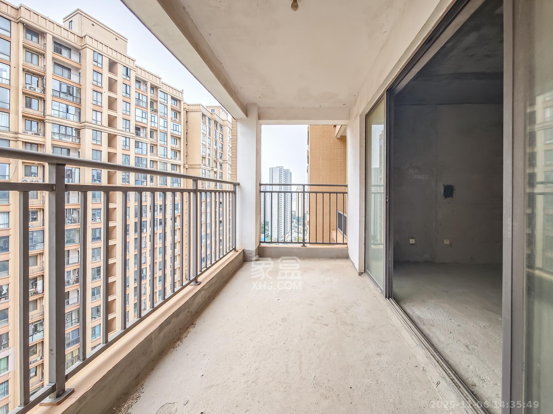 湘诚德峰小区C区  5室2厅2卫    115.0万阳台