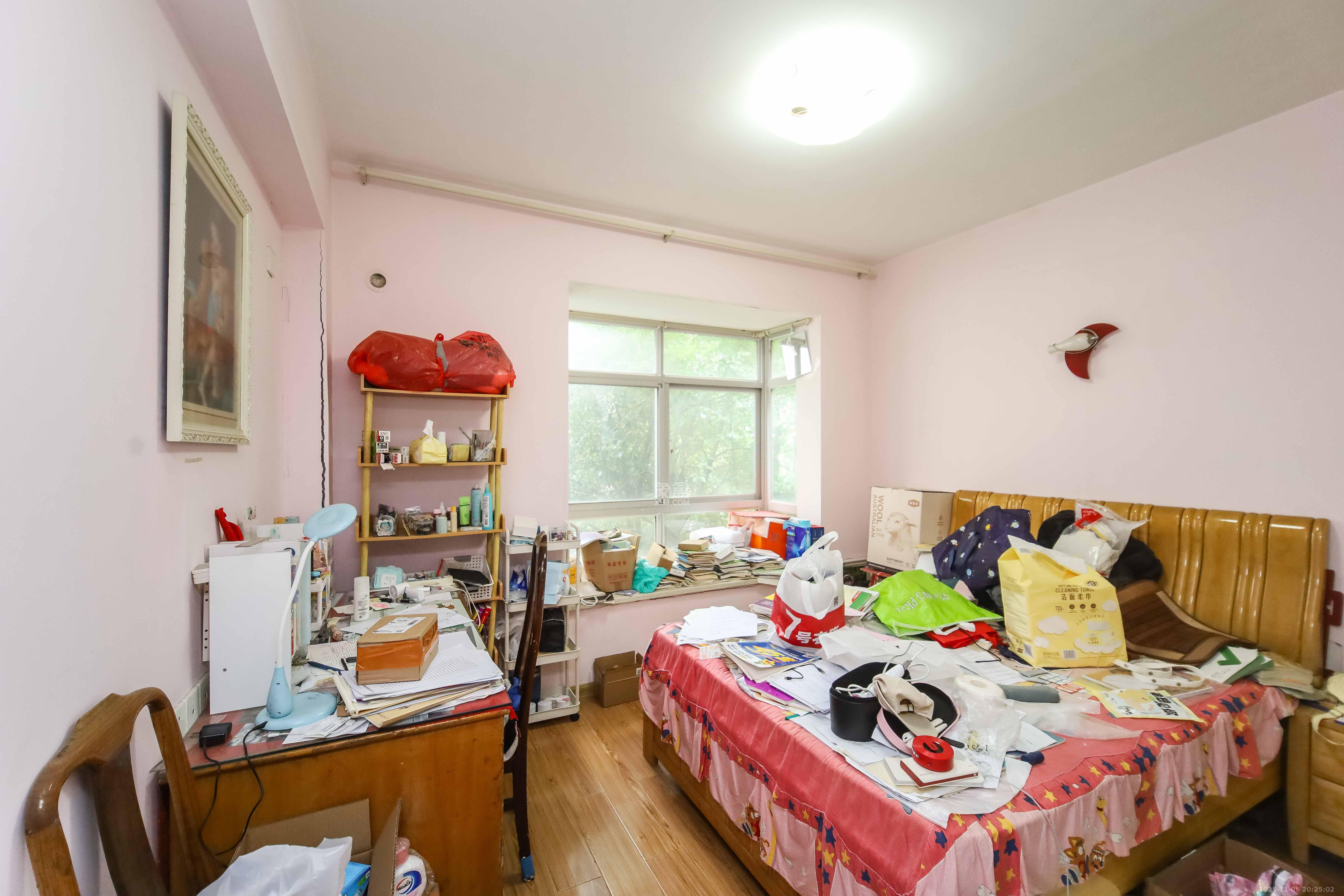 金龙苑 1室0厅0卫 120.0万 金龙苑 1室0厅0卫 120.0万卧室