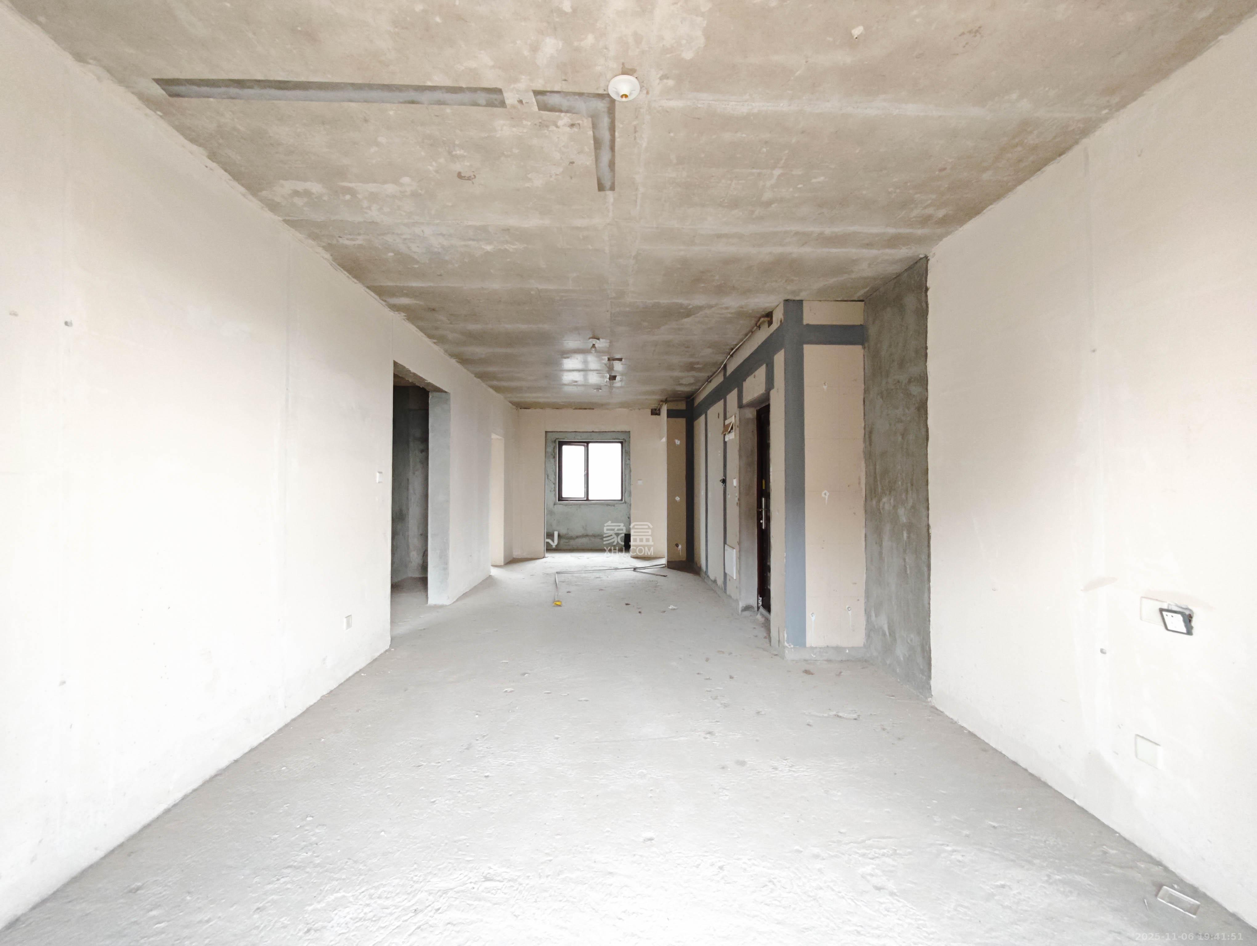 保利东郡  3室2厅2卫    78.0万客厅