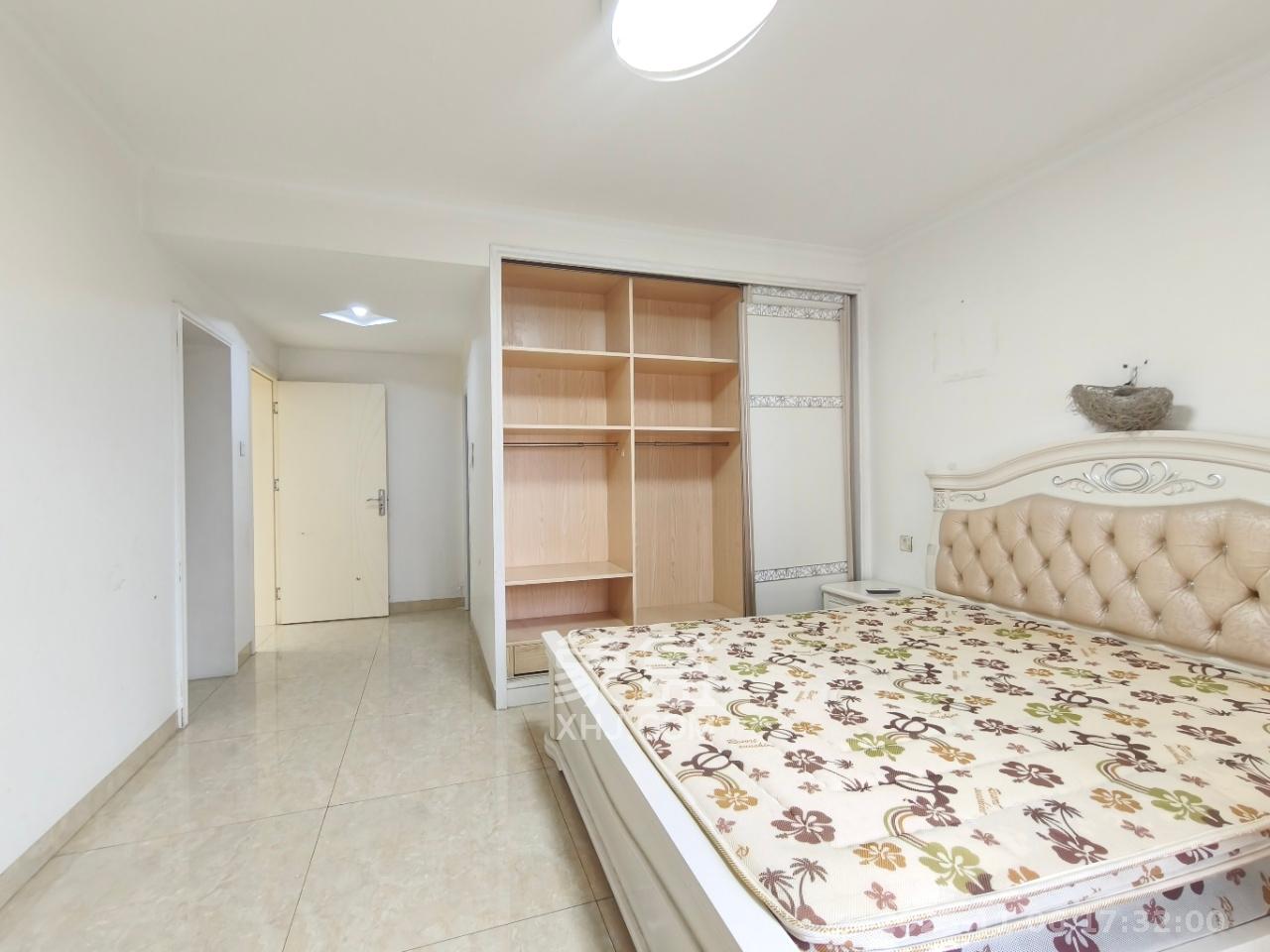 蝴蝶谷 3室2厅2卫 1700.0元/月 蝴蝶谷 3室2厅2卫 1700.0元/月室内图