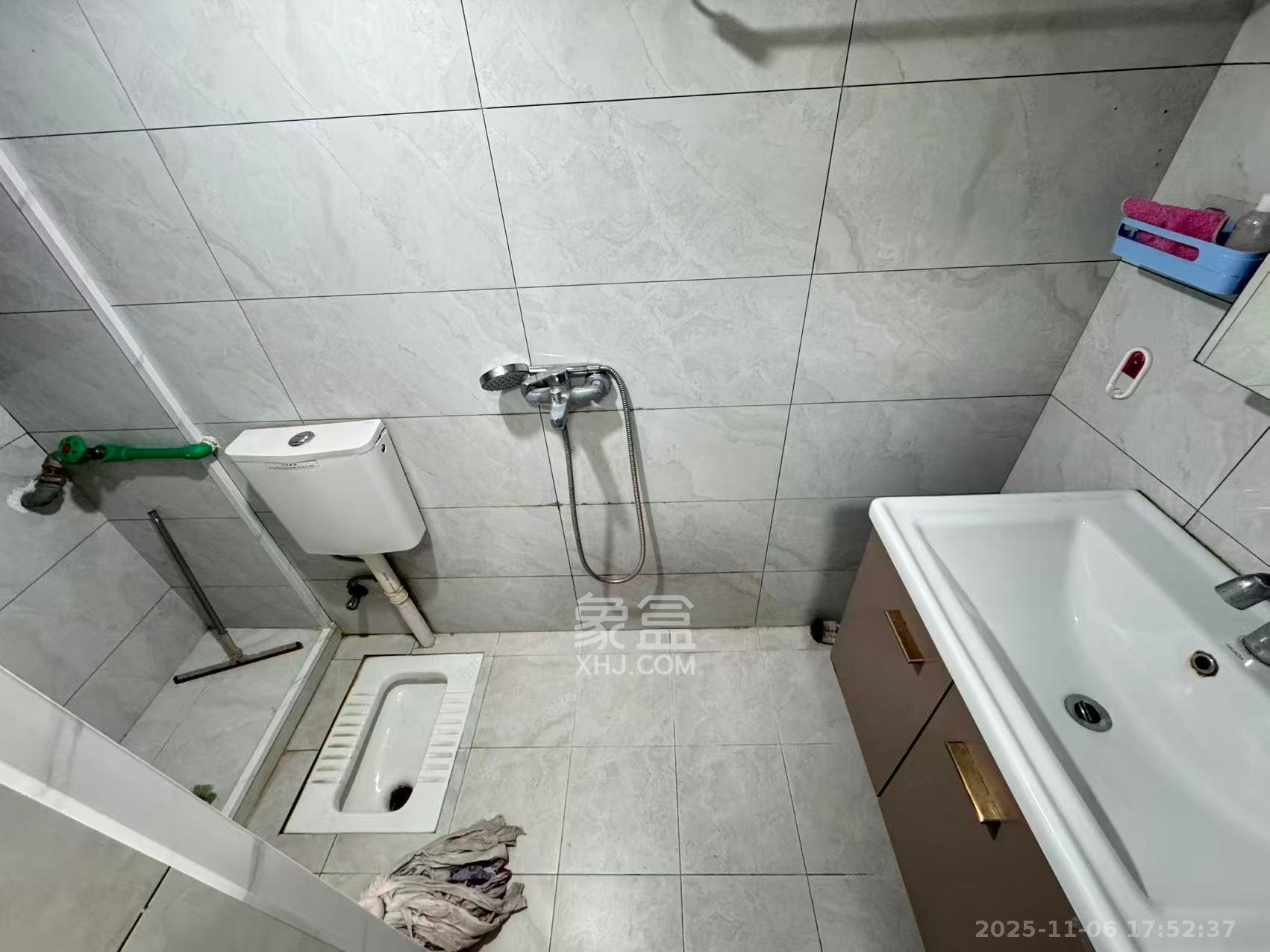 红旗区二片  2室1厅1卫    2100.0元/月室内图