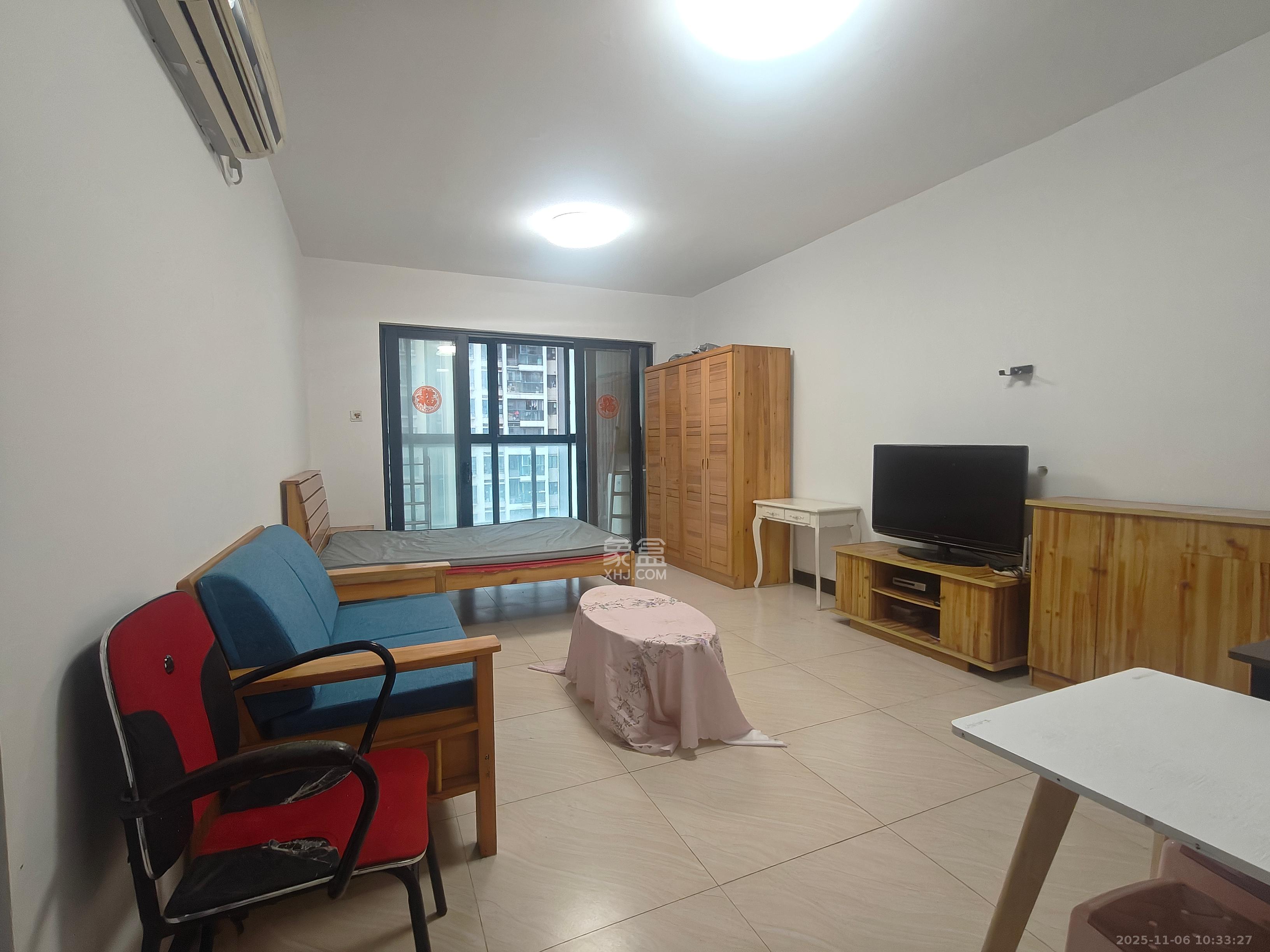 蓝山郡  1室1厅1卫    1400.0元/月