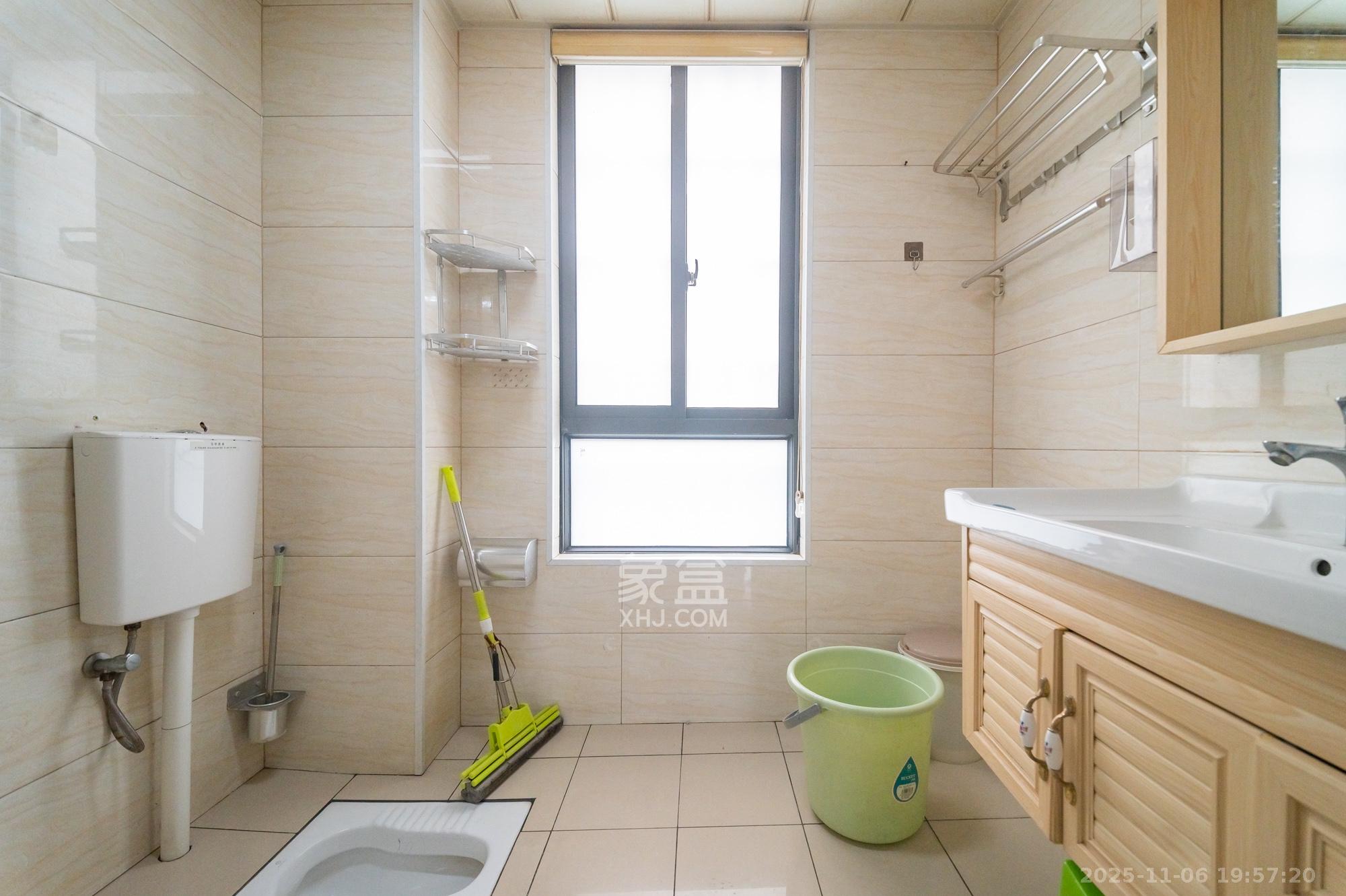 华润凤凰城二期 3室2厅1卫 65.8万 华润凤凰城二期 3室2厅1卫 65.8万卫生间