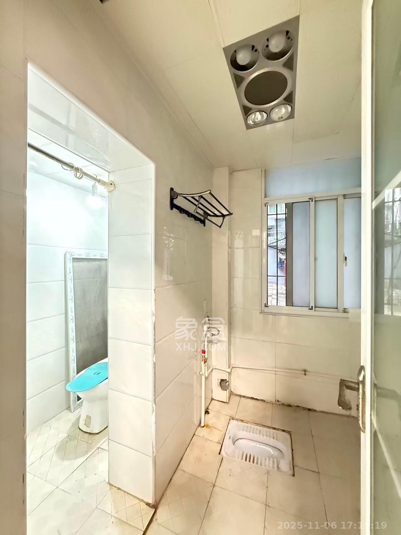 狮子山一片  3室2厅2卫    2100.0元/月室内图