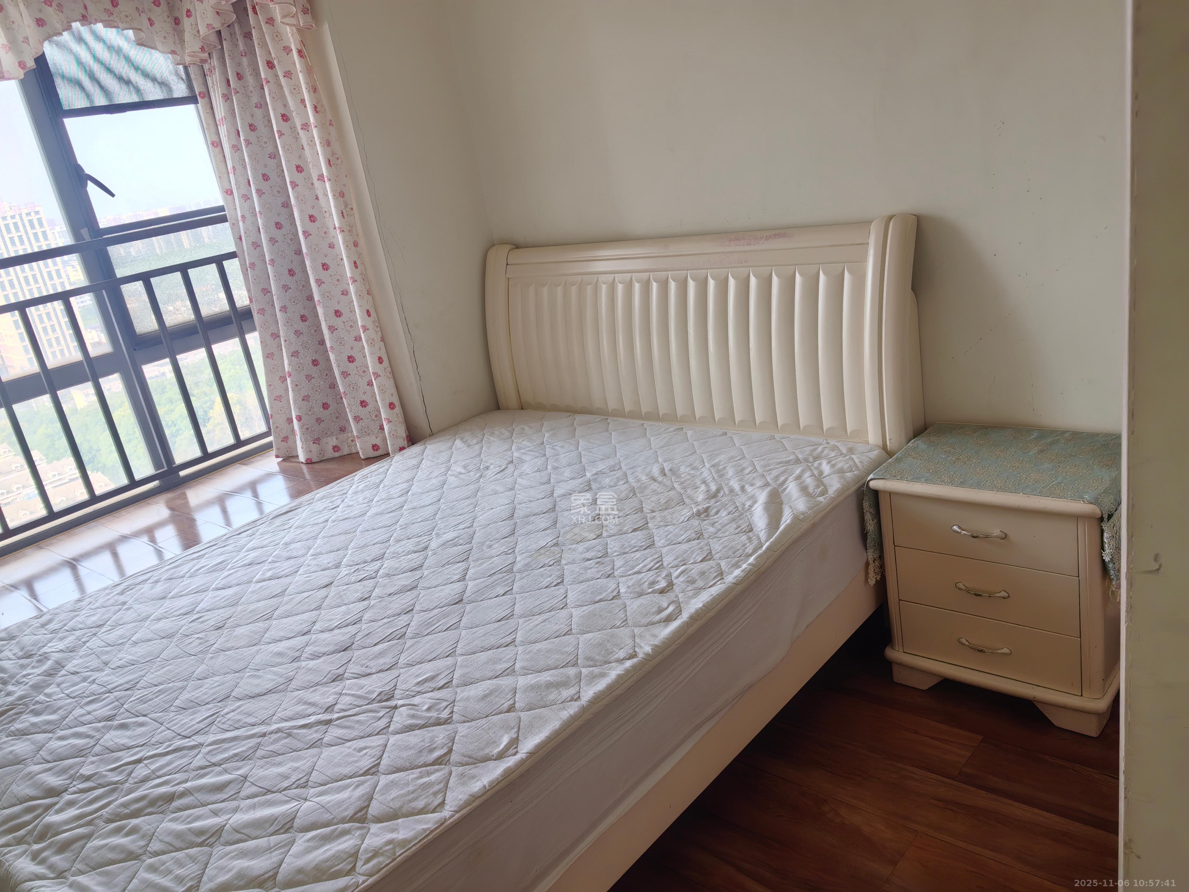 上海城小区  3室2厅1卫    2600.0元/月室内图