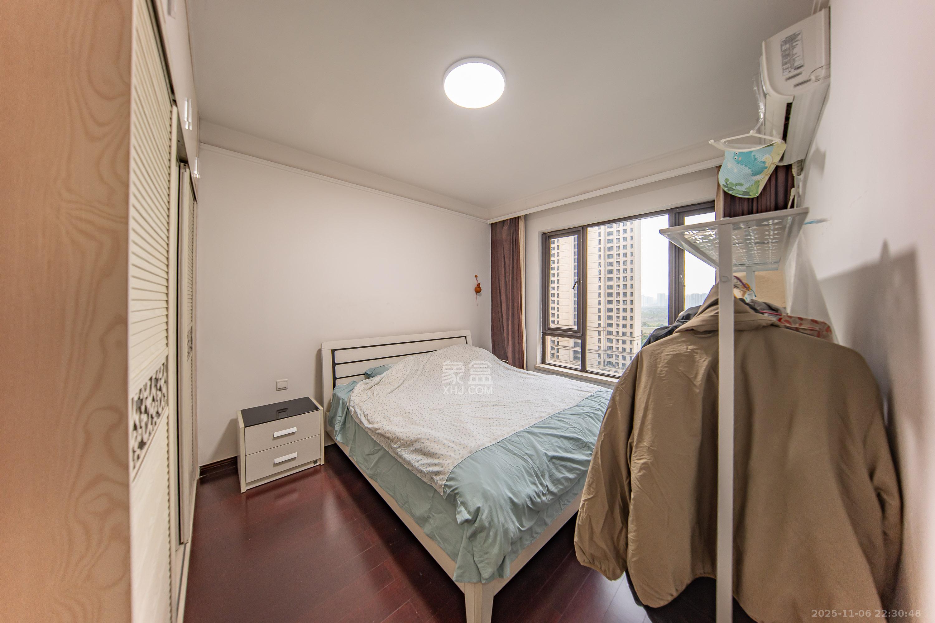 中海国际二期  3室2厅1卫    75.0万卧室