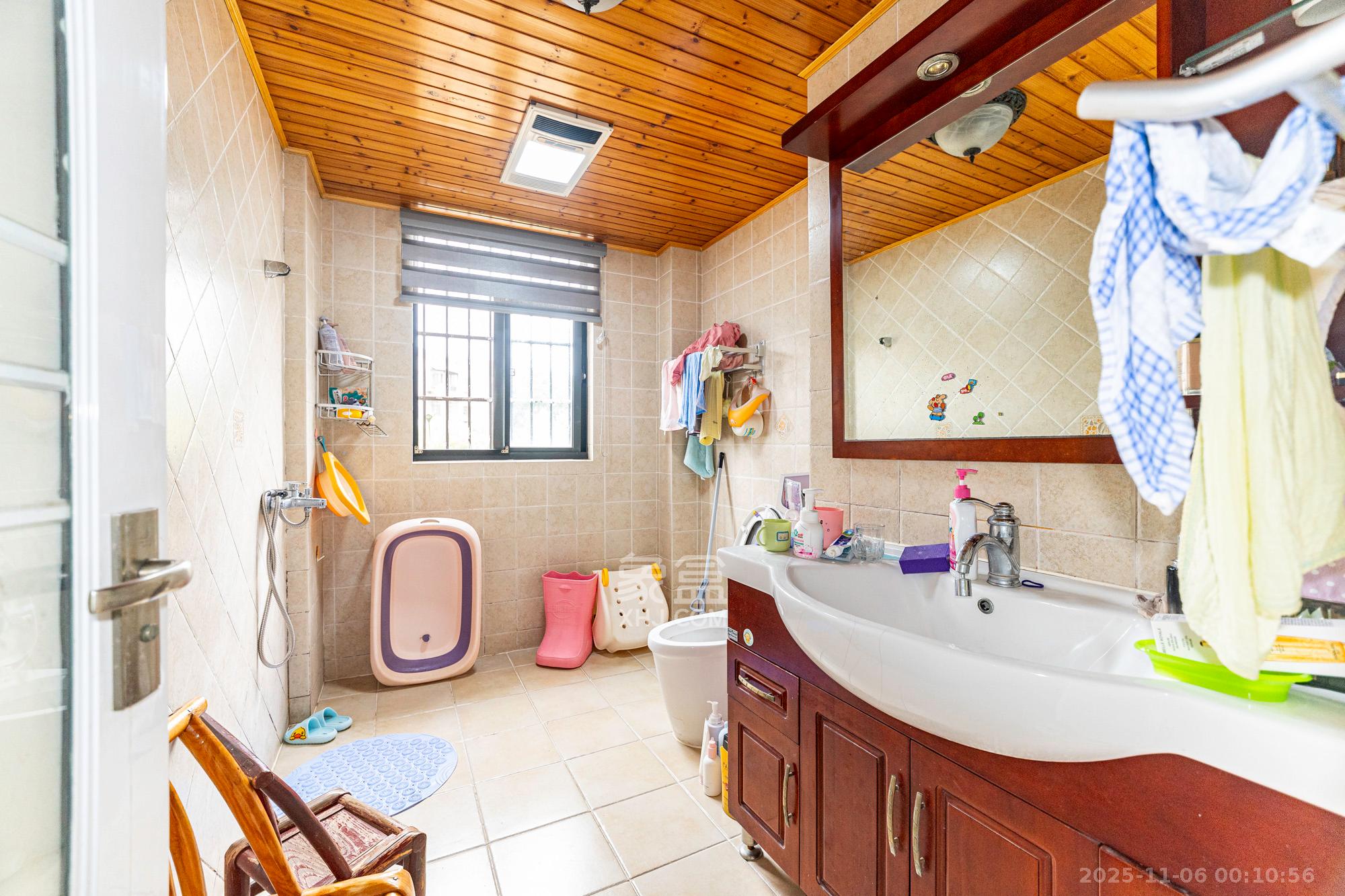 鹏基诺亚山林  5室2厅1卫    238.0万卫生间