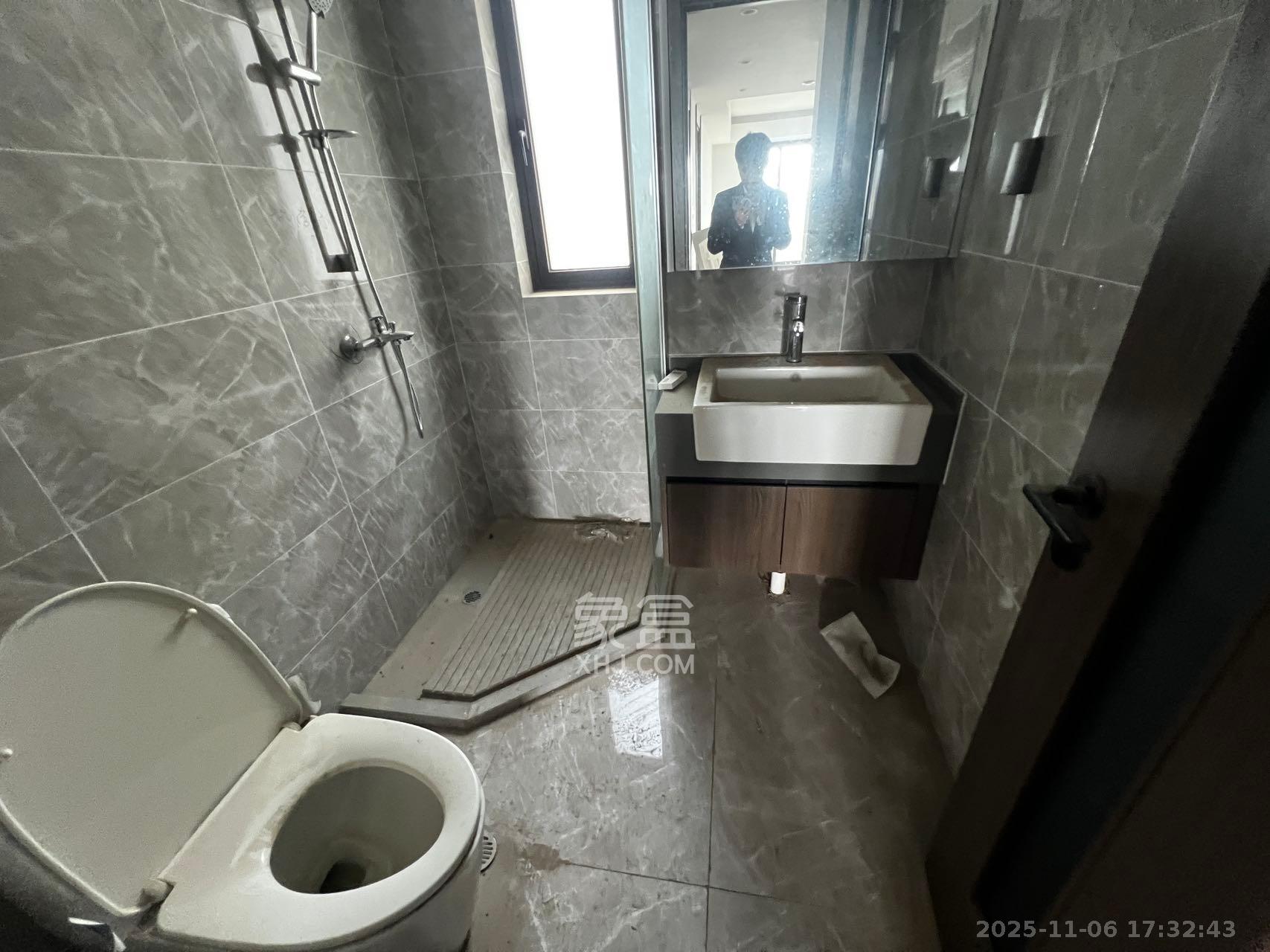 万科天空之境  4室2厅2卫    2000.0元/月室内图