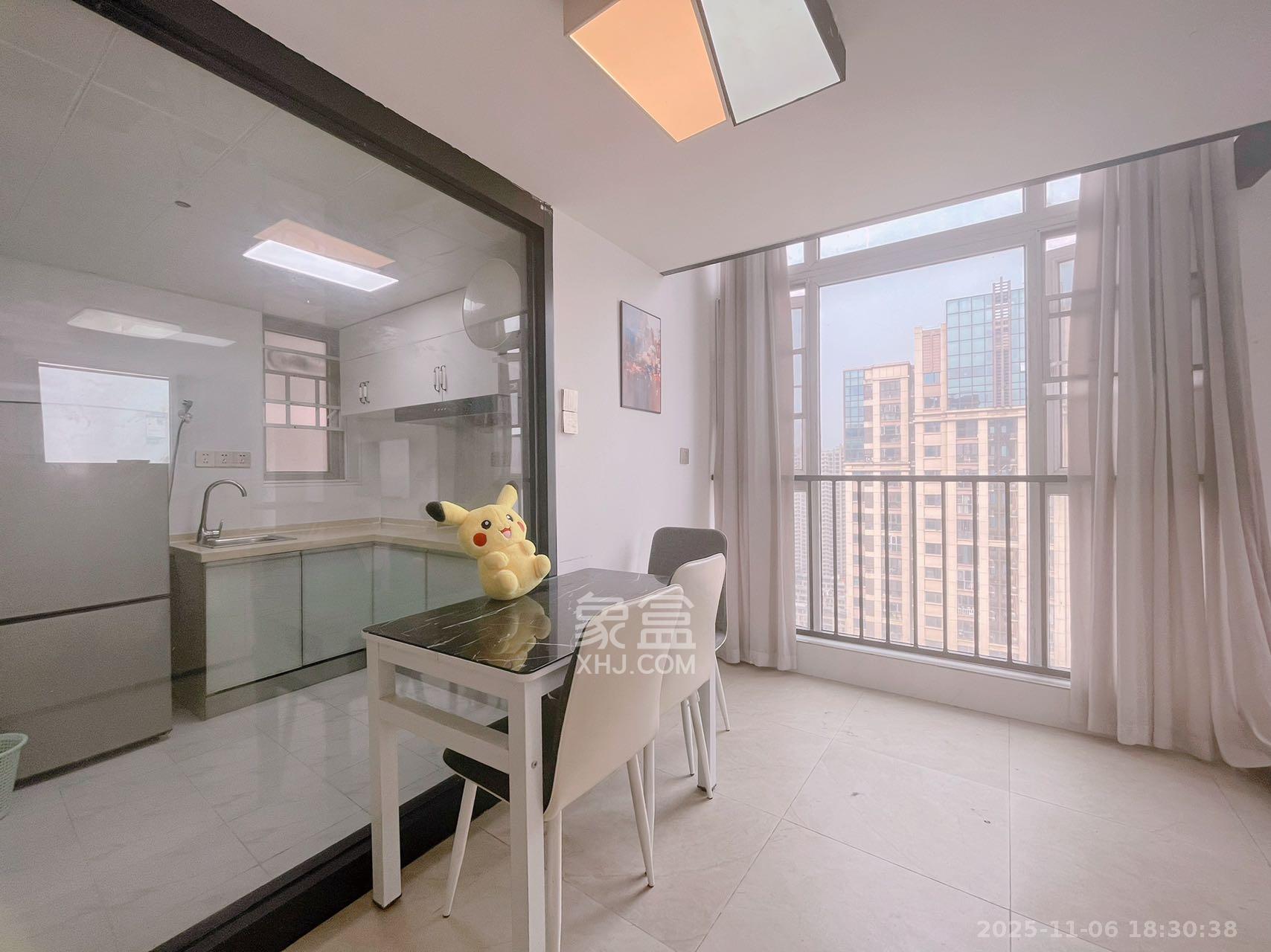 芙蓉万国城MOMA（卓越汇富苑）  3室1厅1卫    2000.0元/月室内图