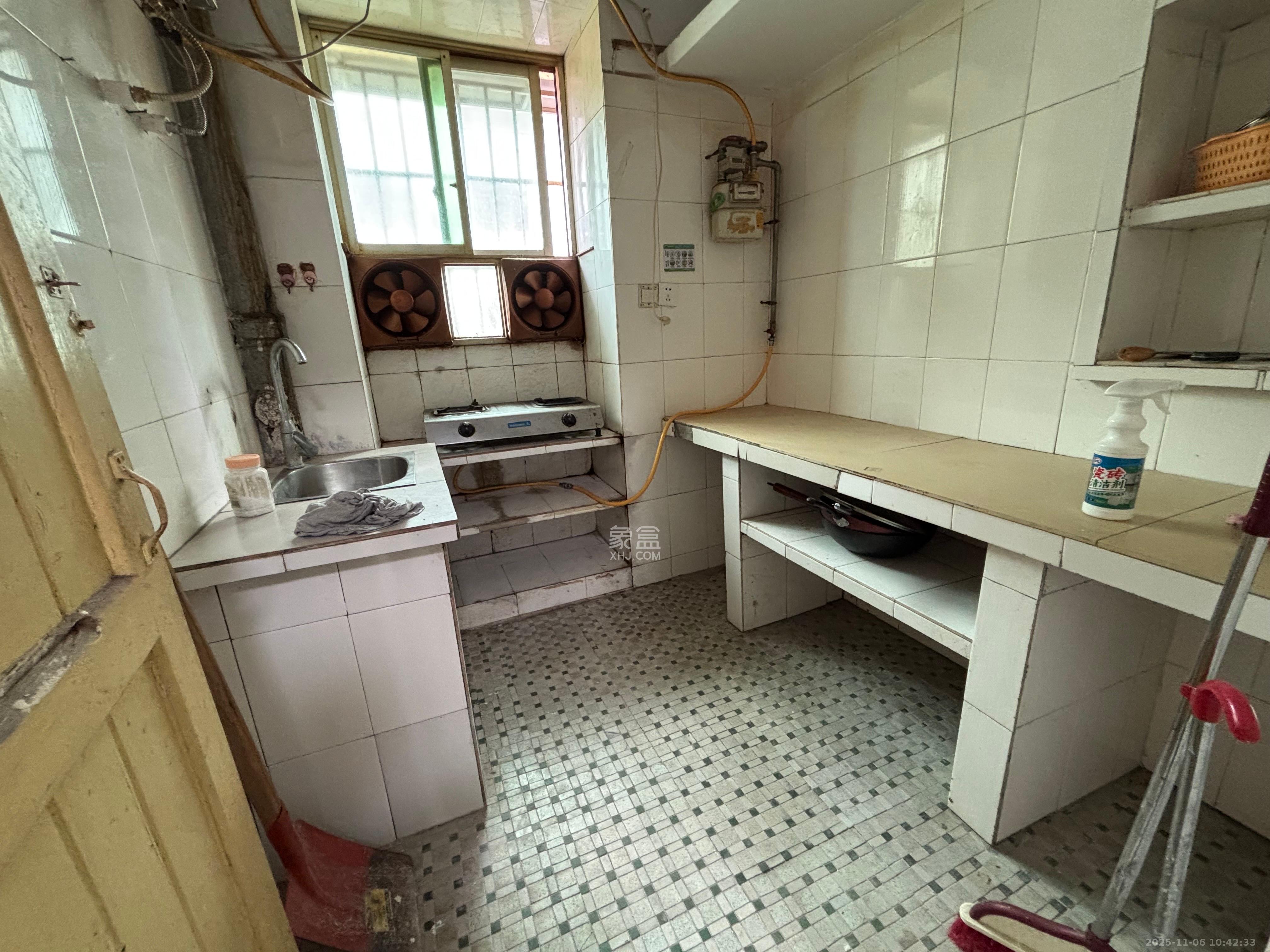 邵阳坪农垦局宿舍9号  1室1厅1卫    1600.0元/月