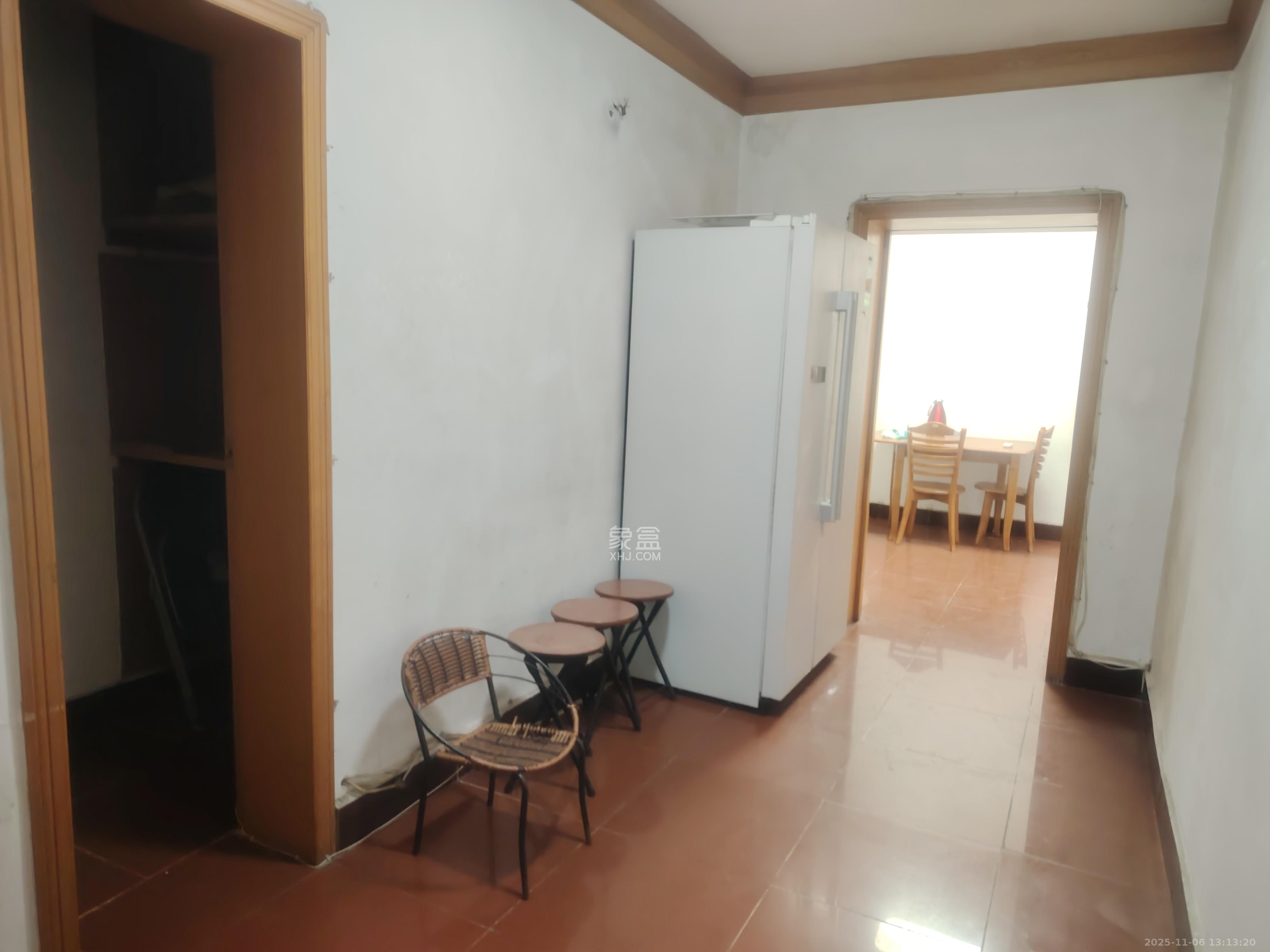 清水塘社区一中宿舍  3室2厅1卫    3500.0元/月室内图