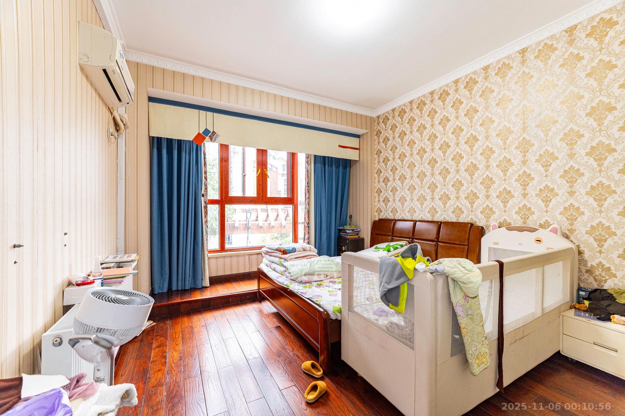 鹏基诺亚山林  5室2厅1卫    238.0万卧室