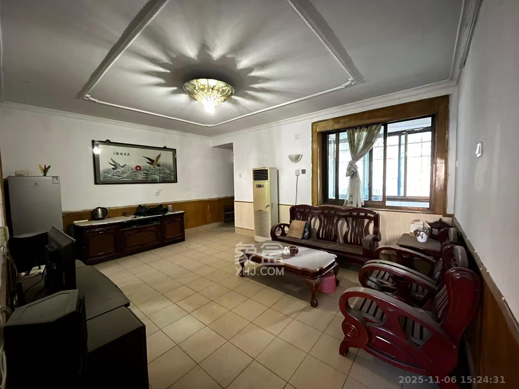 长沙建设银行三支行宿舍  3室2厅1卫    2000.0元/月