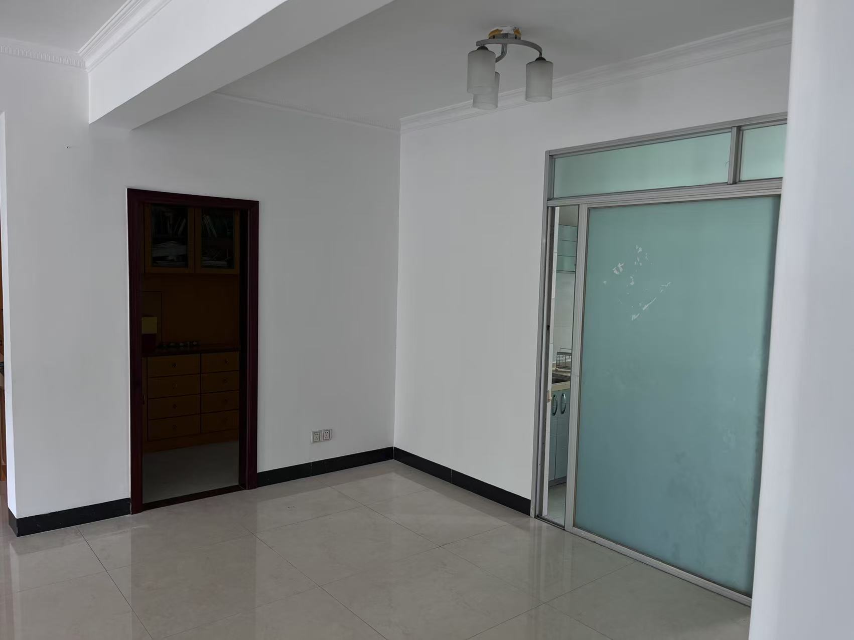 省人大机关住宅小区(海南省人大常委会机关住宅小区) 4室2厅2卫 4000.0元/月 省人大机关住宅小区(海南省人大常委会机关住宅小区) 4室2厅2卫 4000.0元/月室内图