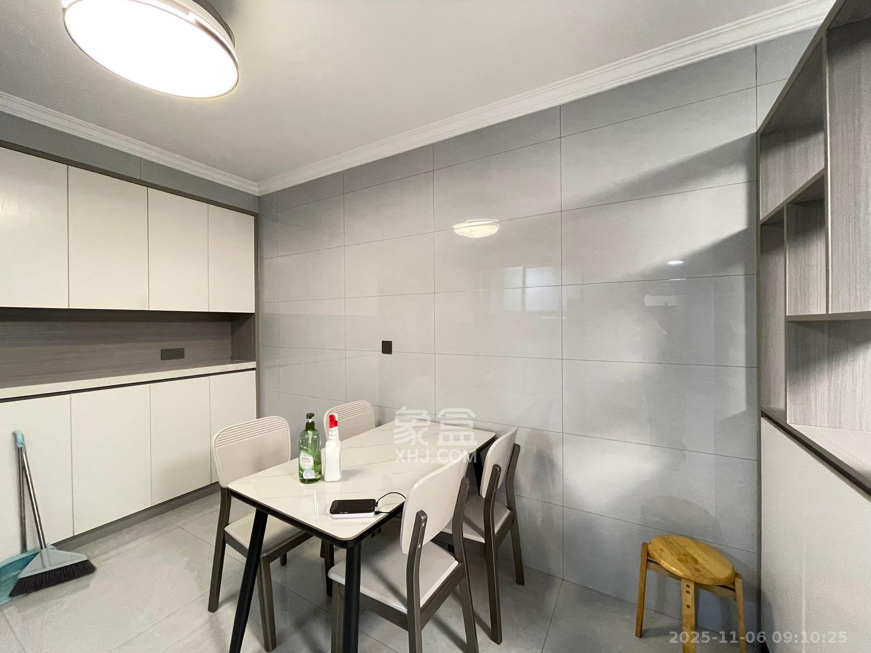 旭日嘉苑 2室2厅1卫 2200.0元/月 旭日嘉苑 2室2厅1卫 2200.0元/月室内图