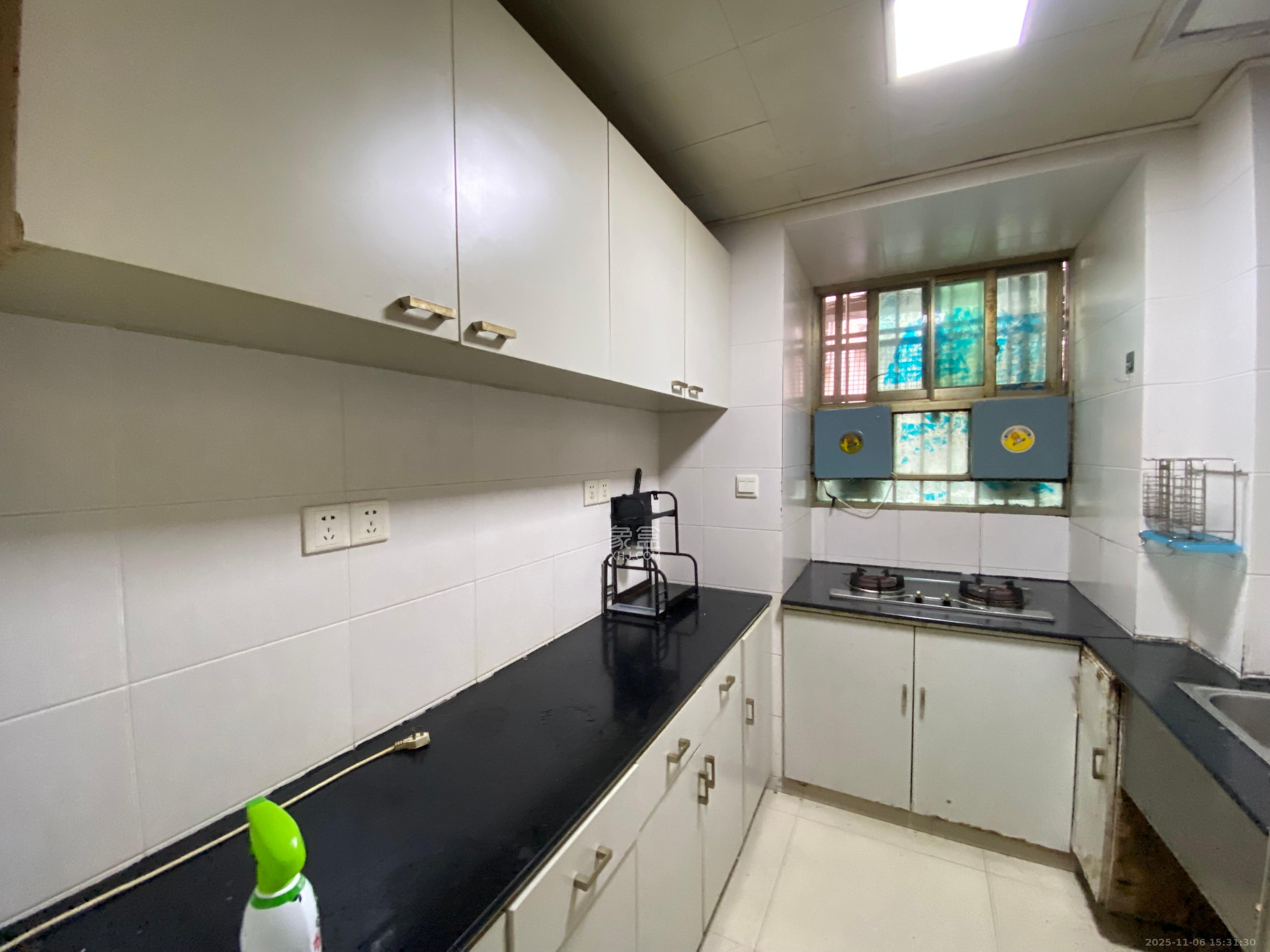 仰天湖1、2村  3室1厅1卫    1800.0元/月室内图